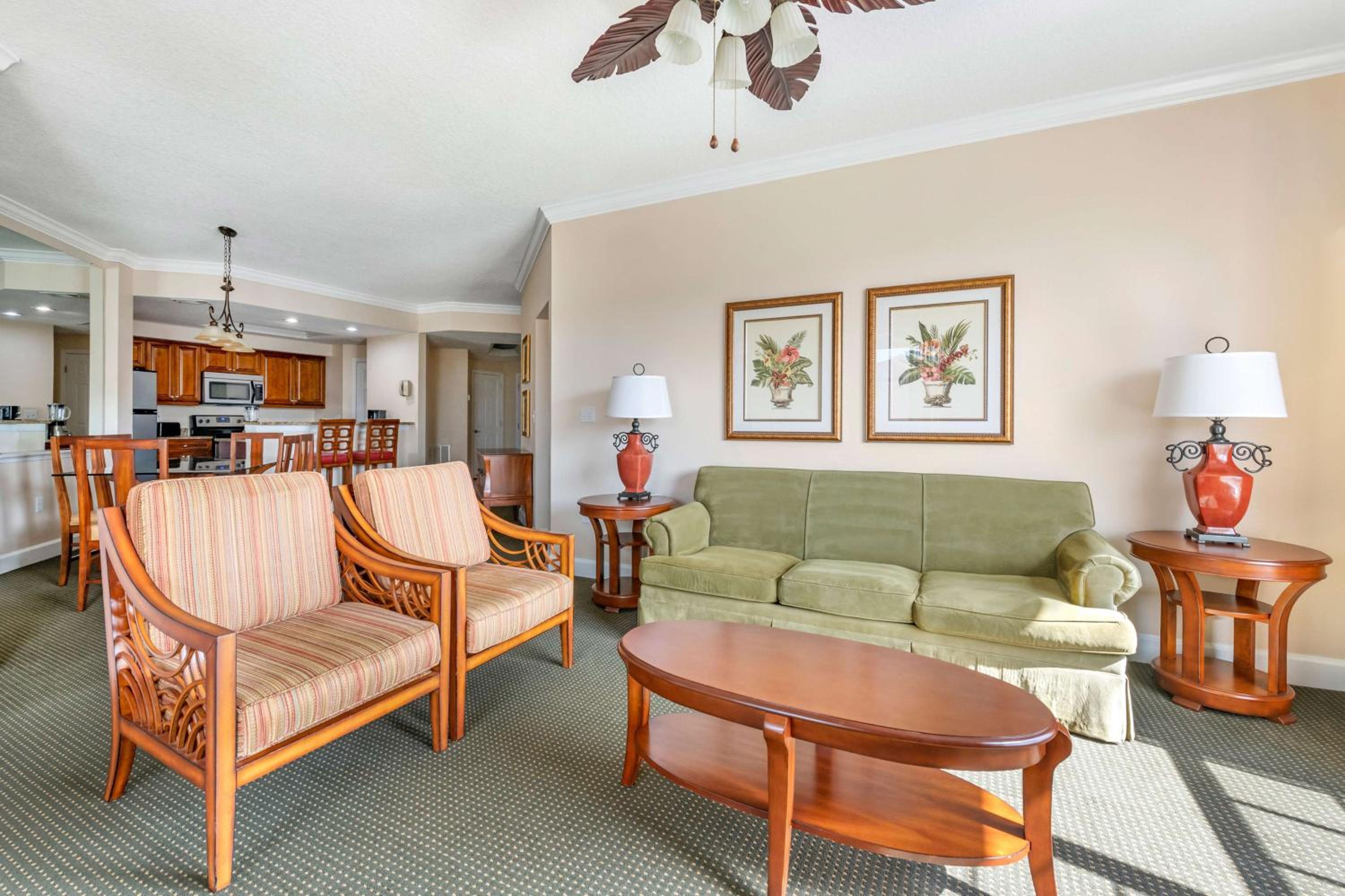 2 Bedroom 1 King 2 Twins Suite Accessible Tub