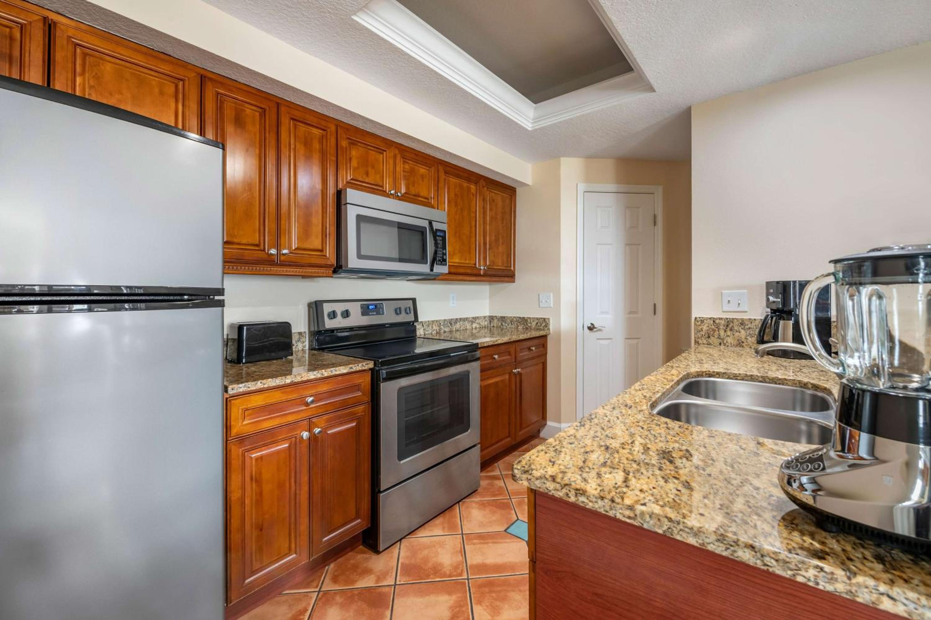2 Bedroom 1 King 2 Twins Suite Accessible Tub