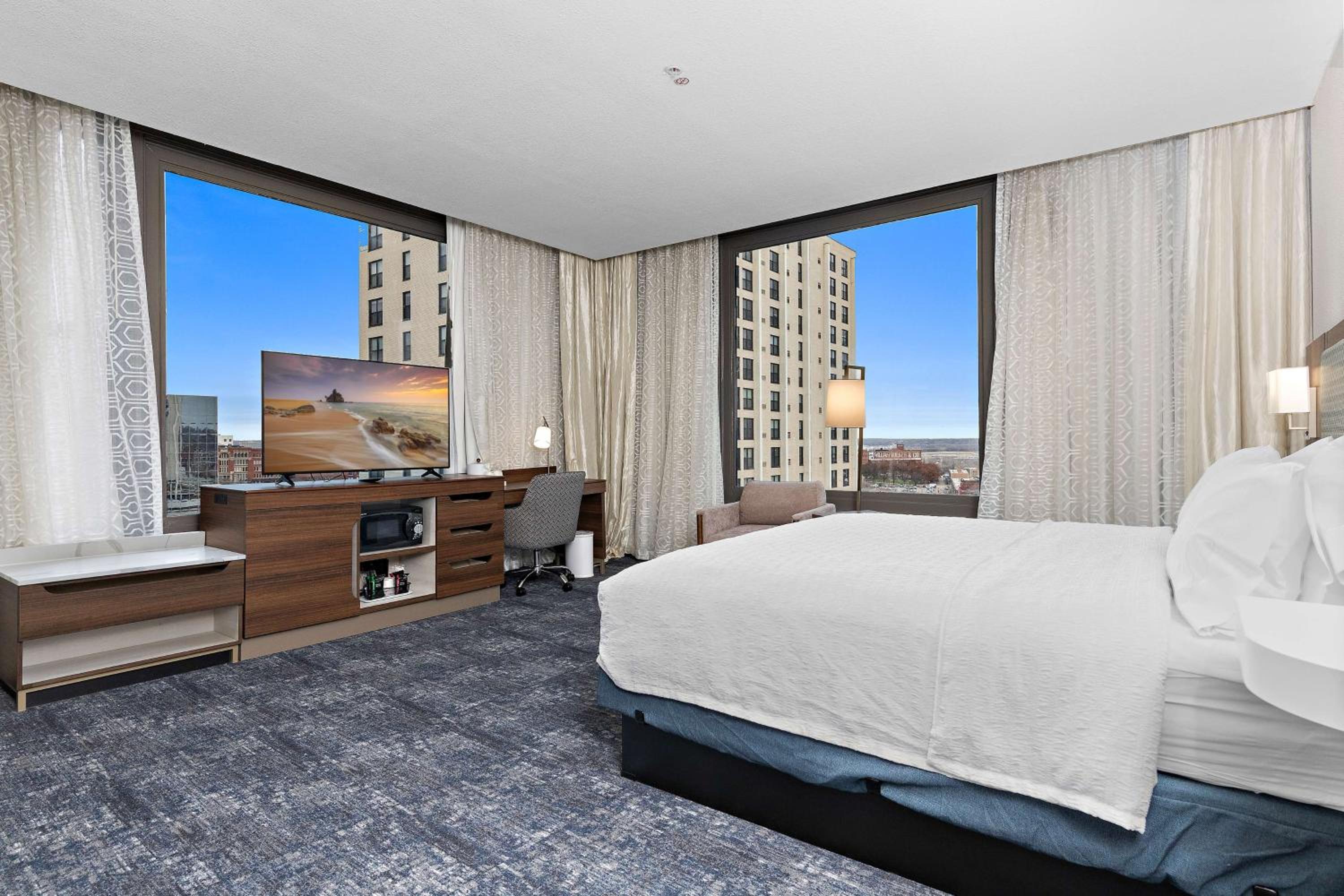 King Room - Mobility/Hearing Accessible photo 1