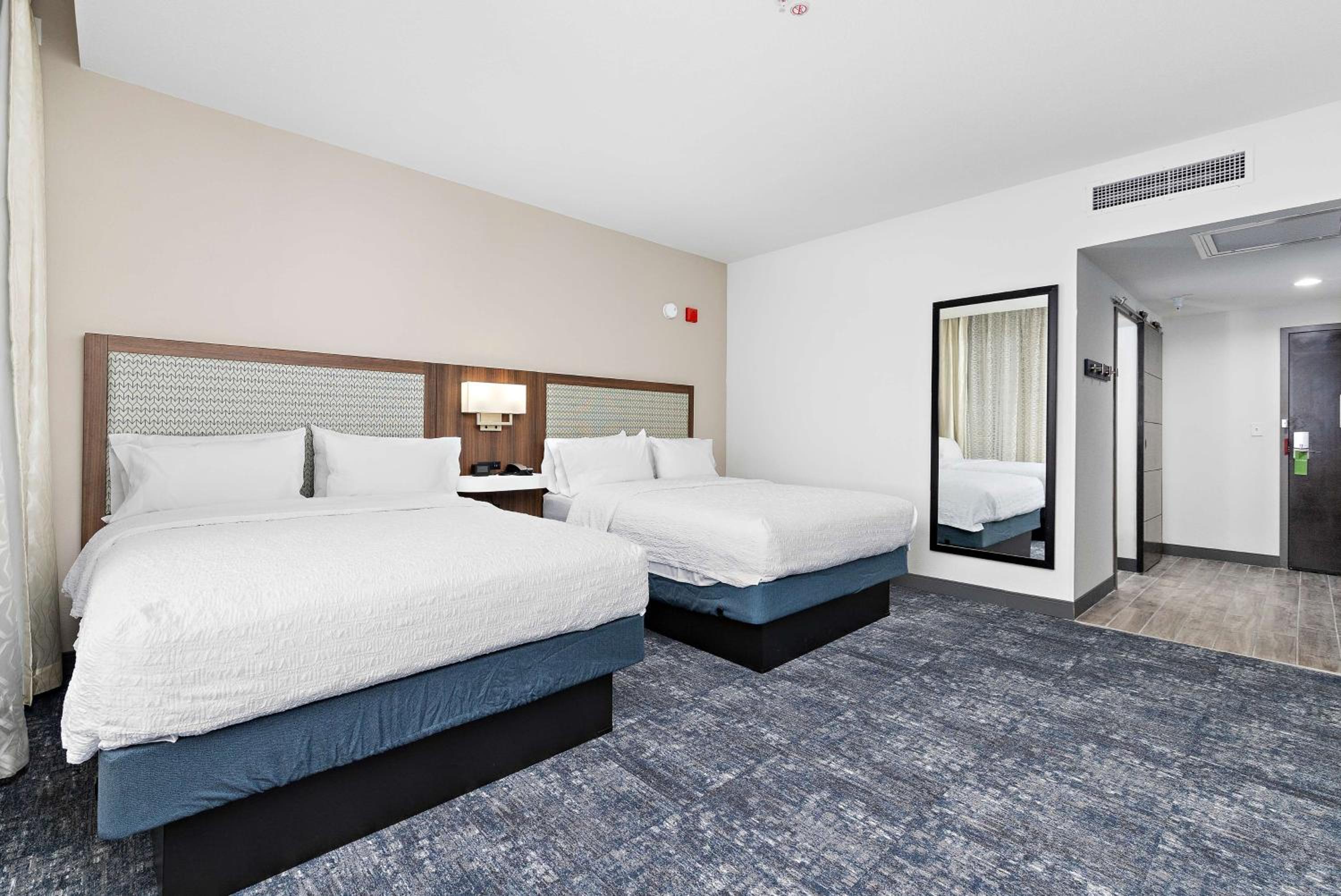Queen Room with Two Queen Beds - Mobility and Hearing Access/Non-Smoking photo 1