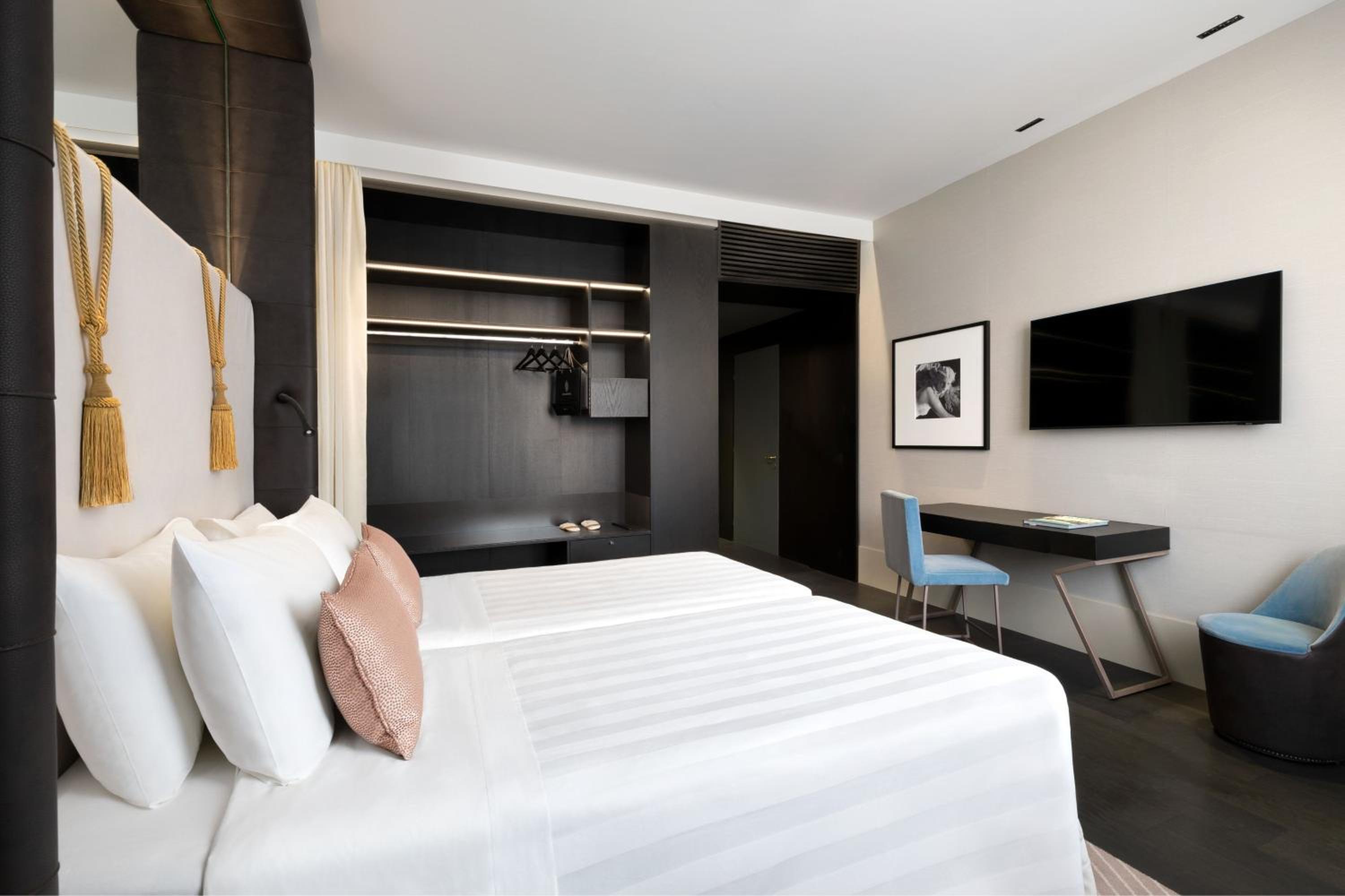 Executive Deluxe Twin Room with City View