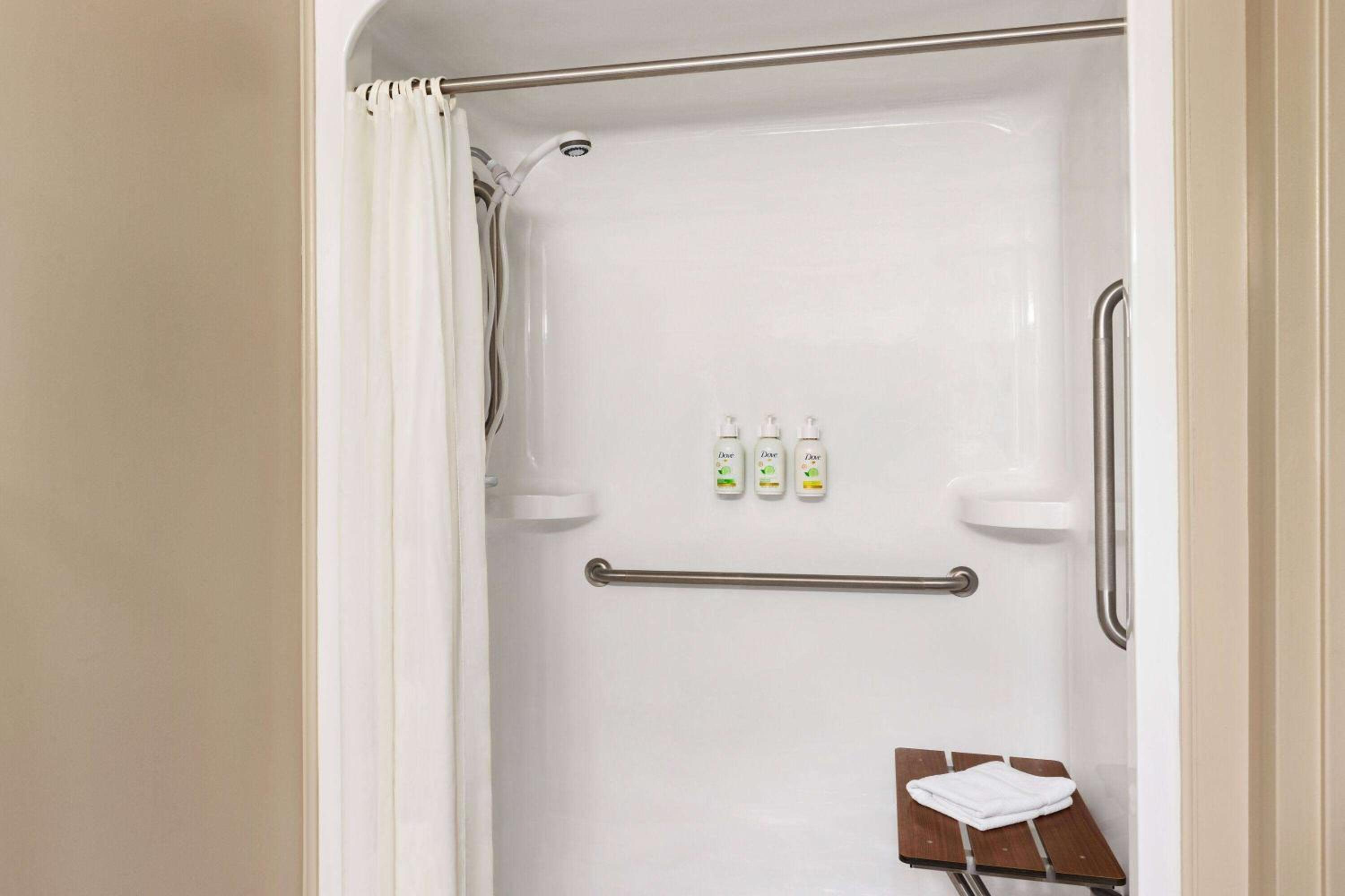 Queen Room with Roll In Shower - Mobility/Hearing Accessible - Ground Floor
