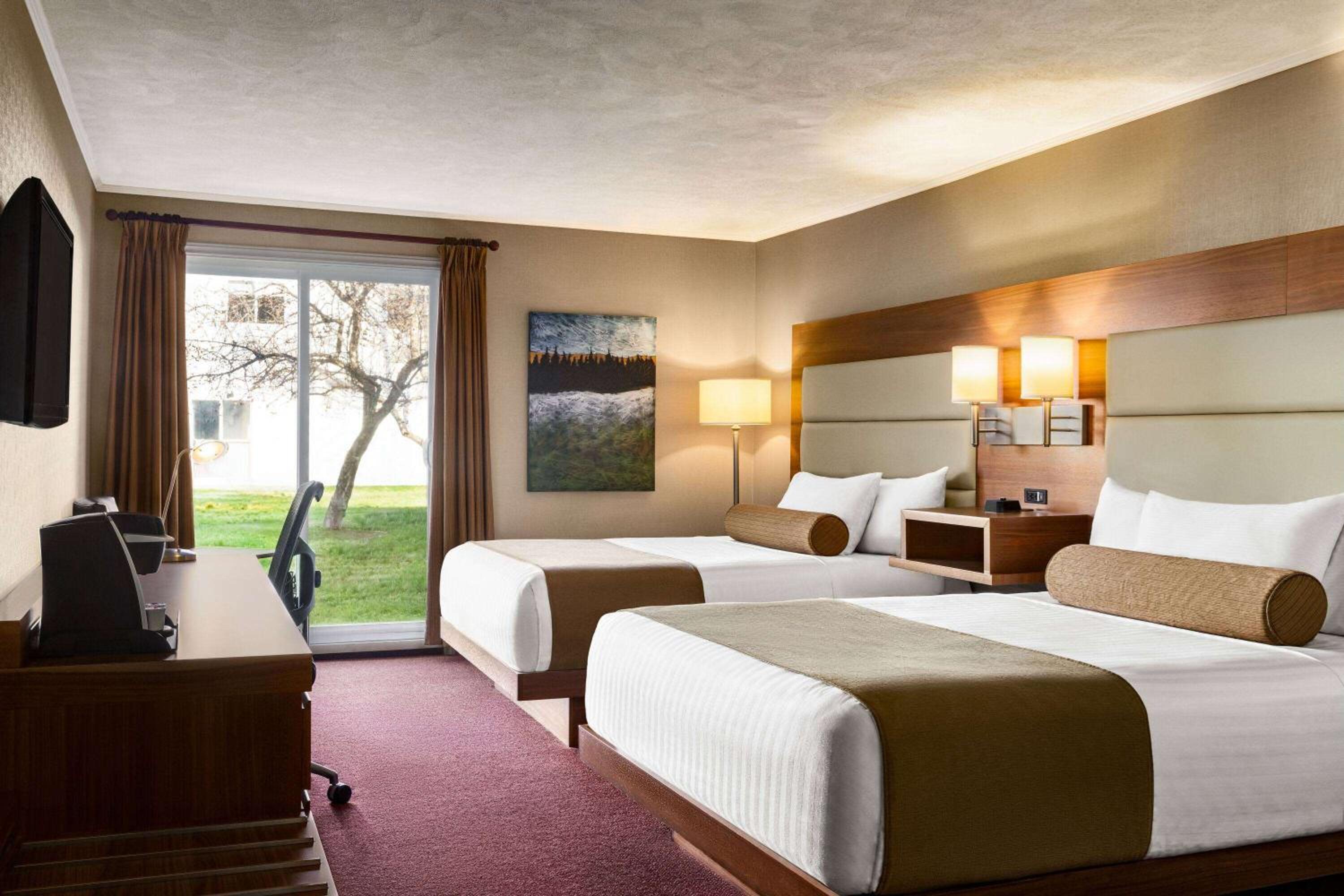 Queen Room with Two Queen Beds - Ground Floor/Non-Smoking photo 1