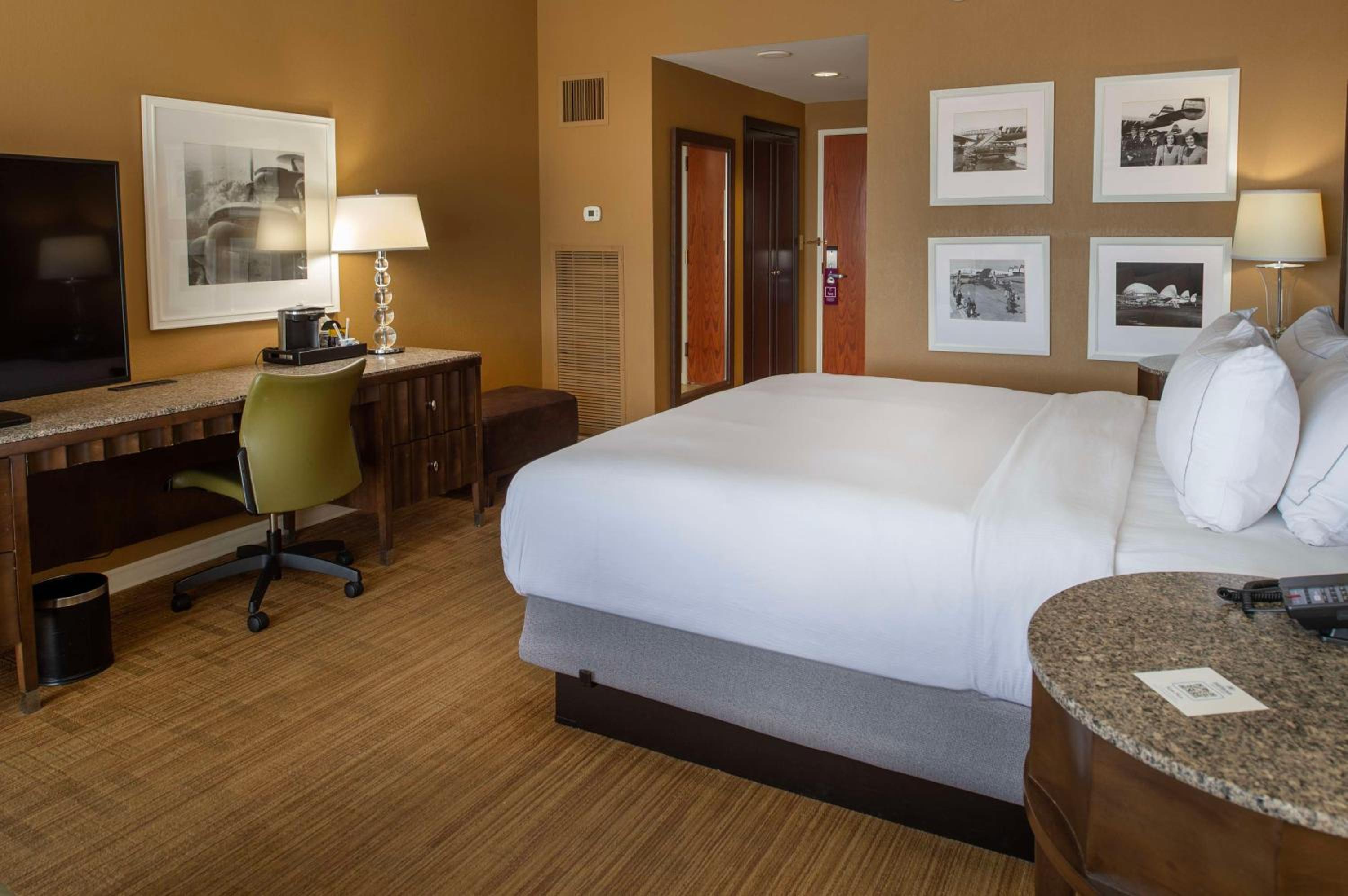 King Room with Courtyard View - Photo 6