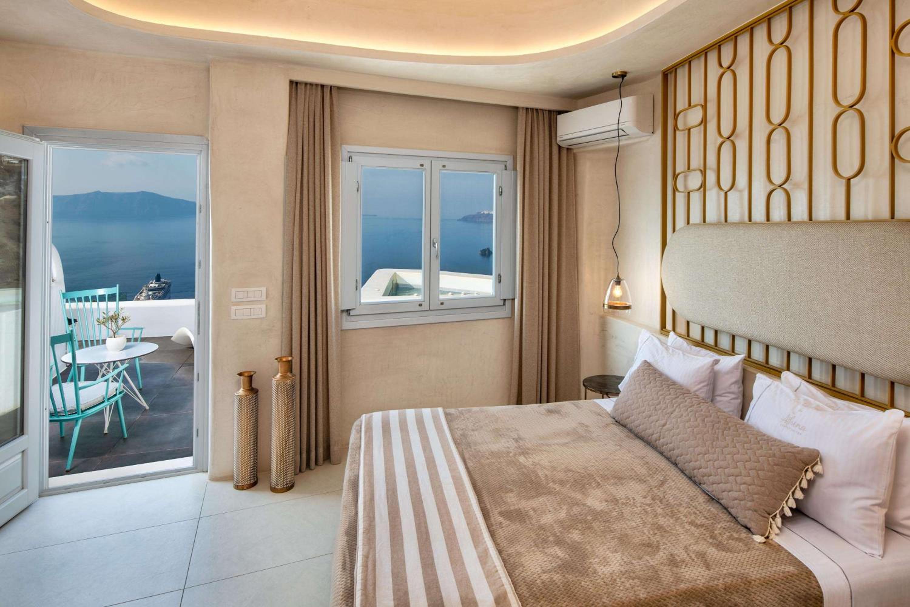Superior Suite with outdoor Hot Tub and Caldera View - Photo 1