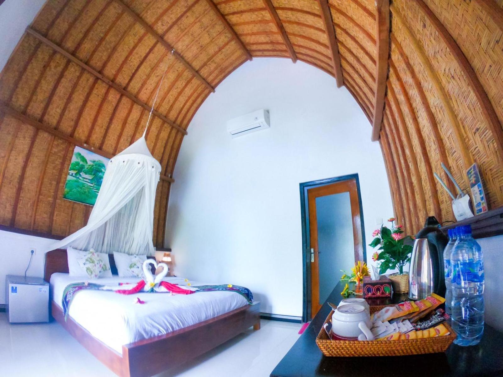 King Room with Balcony - Photo 19
