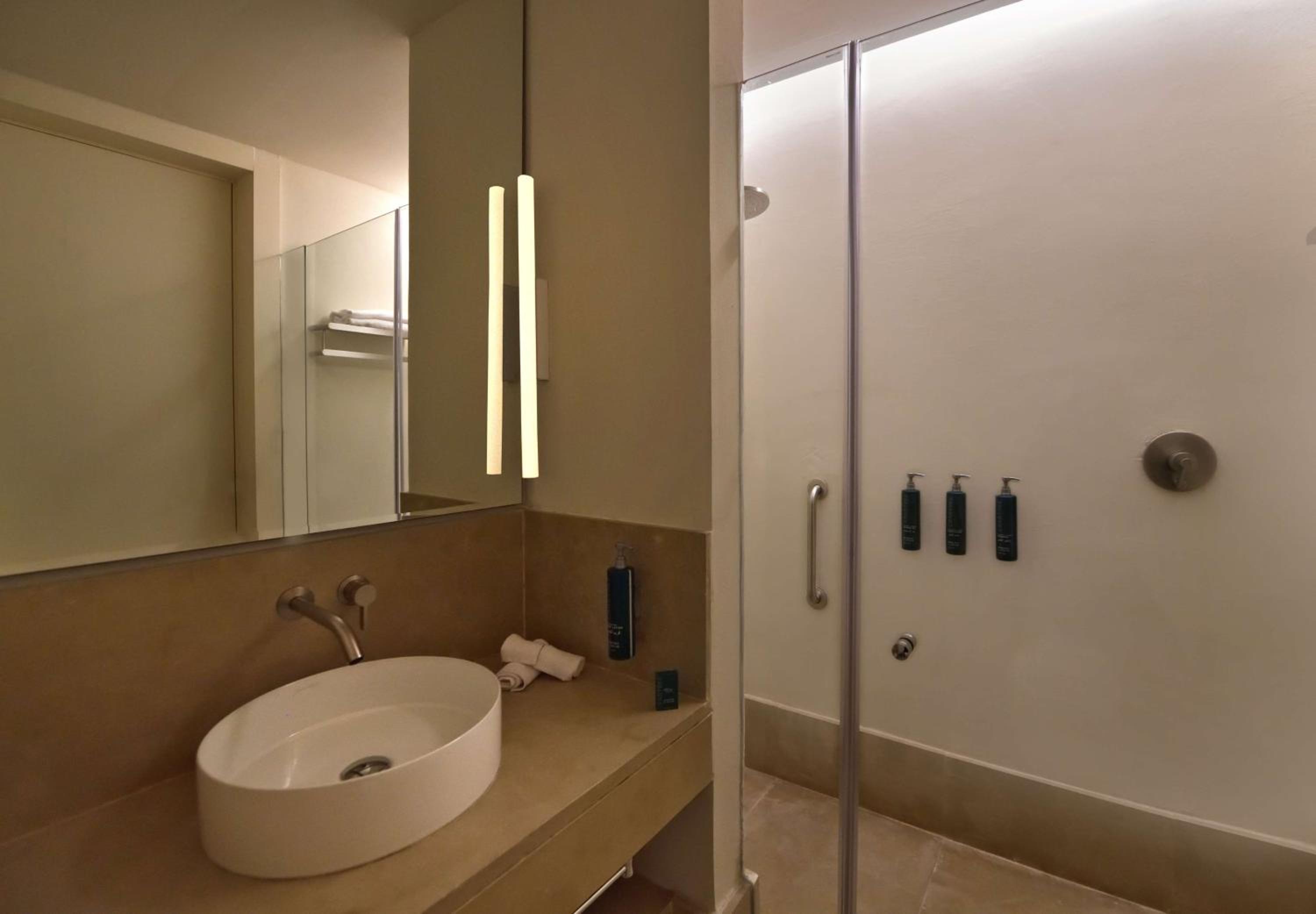 King Guest Room - Photo 5
