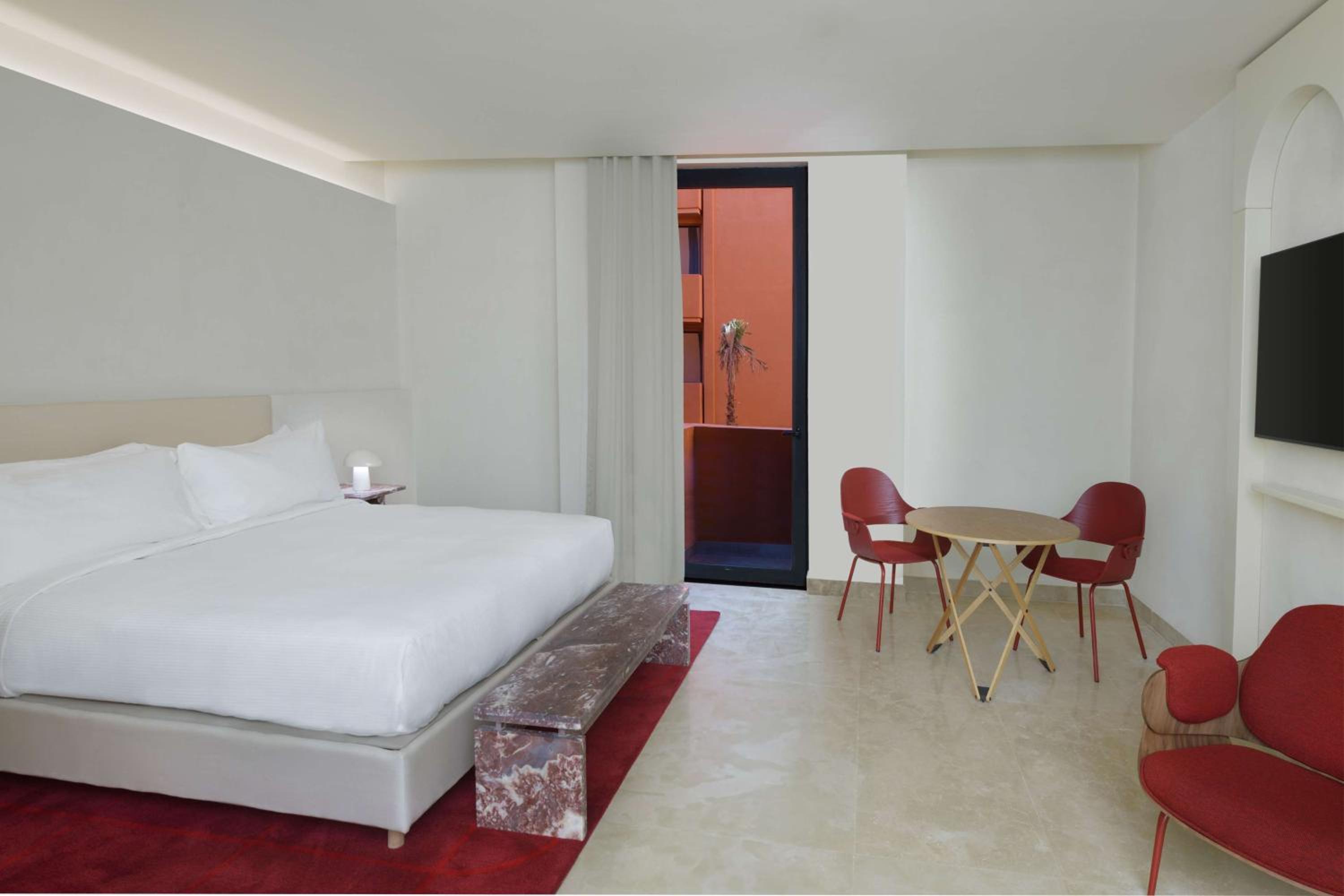 King Room - Mobility Accessible  - Photo 2