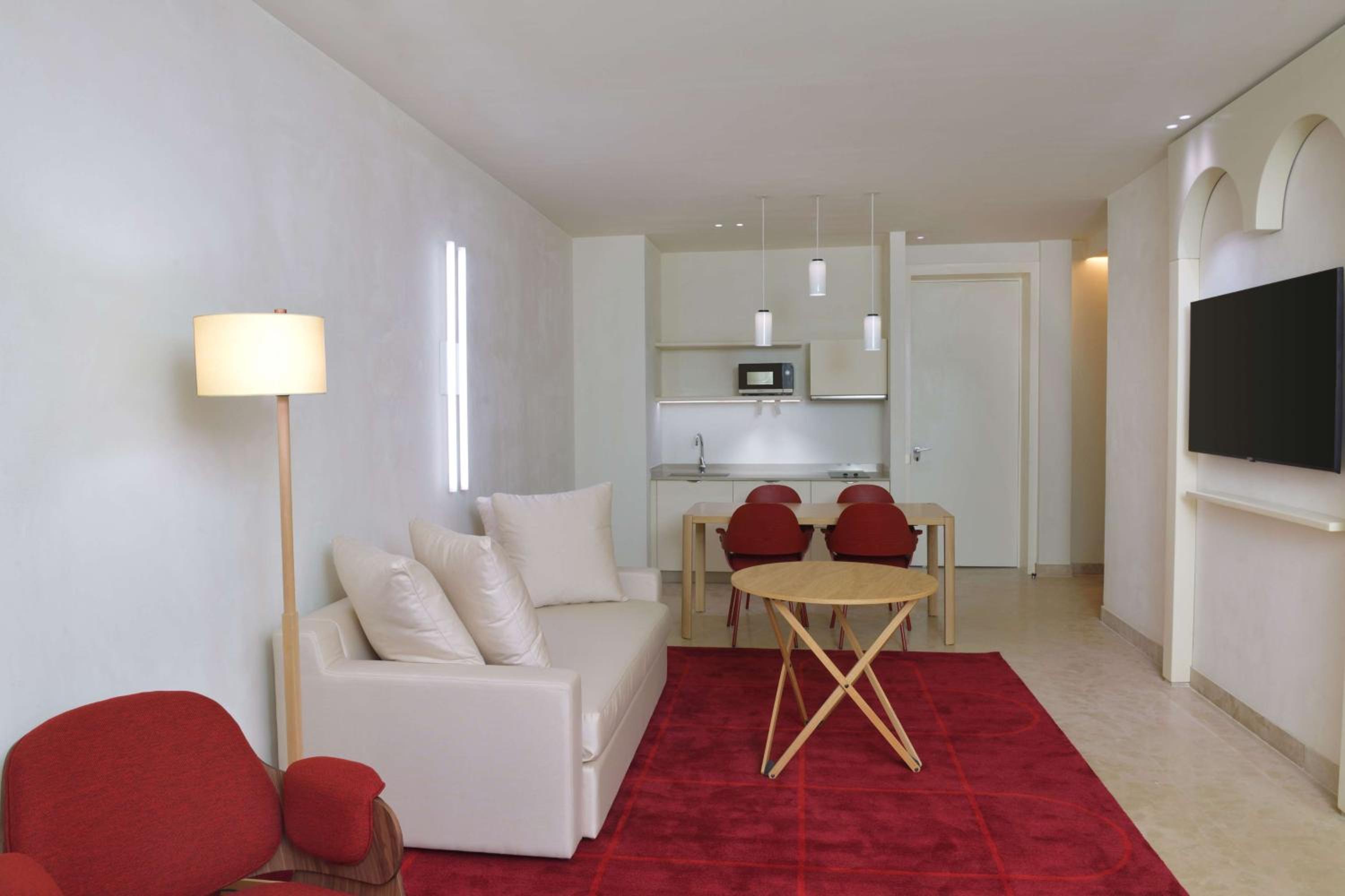 One-Bedroom Apartment with King Bed