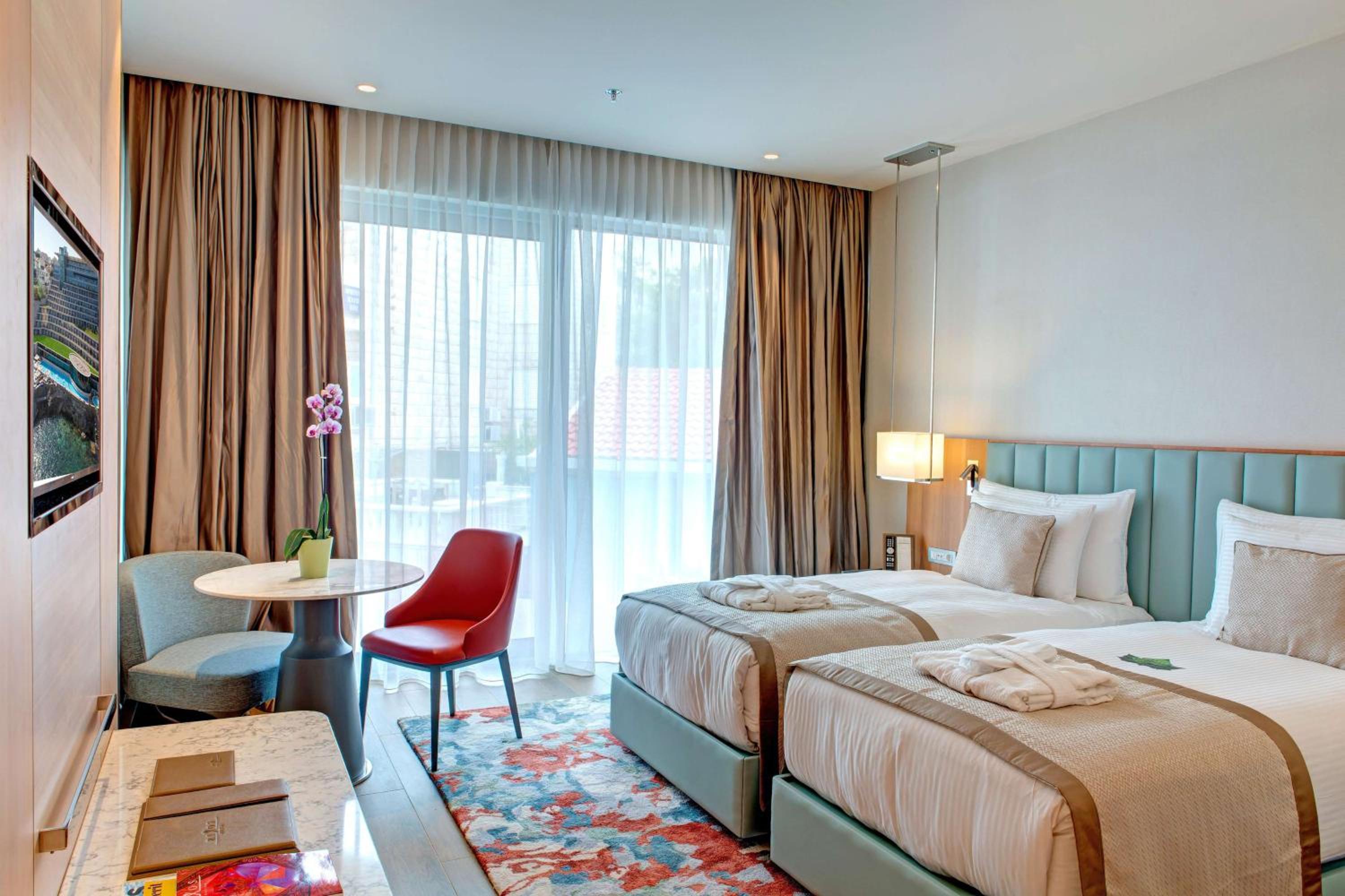 Standard Twin Room with Park View