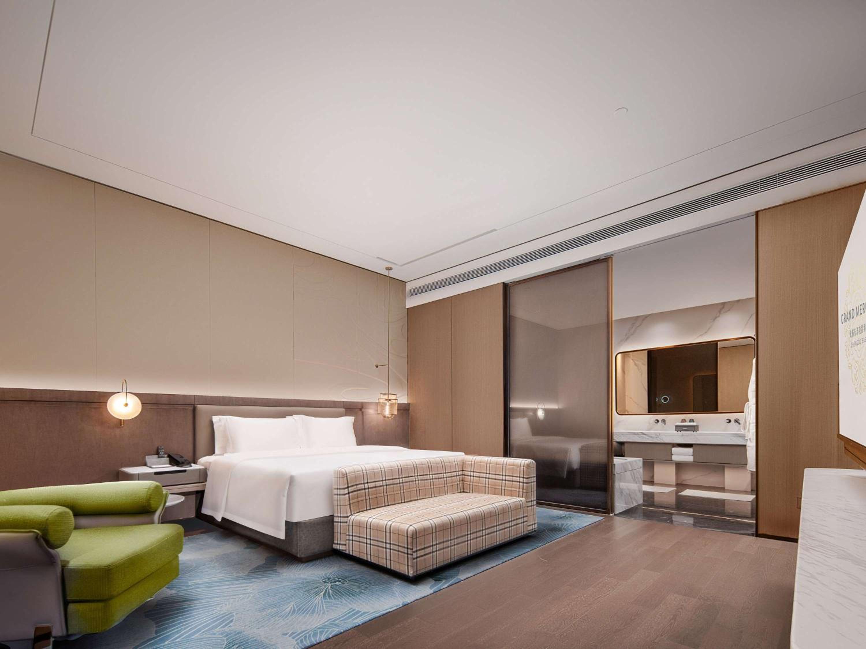 Superior King Suite photo 1