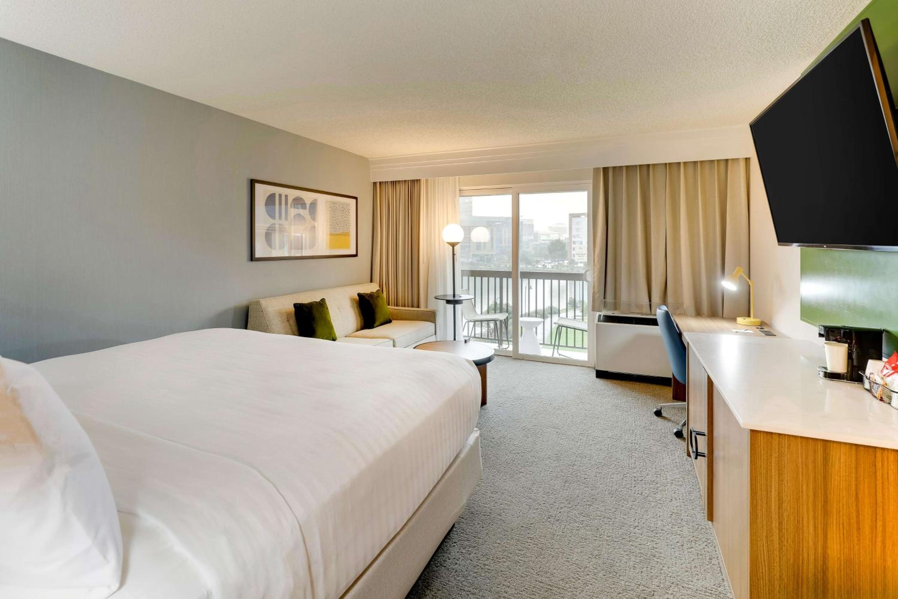 Water View Guestroom King - Photo 9