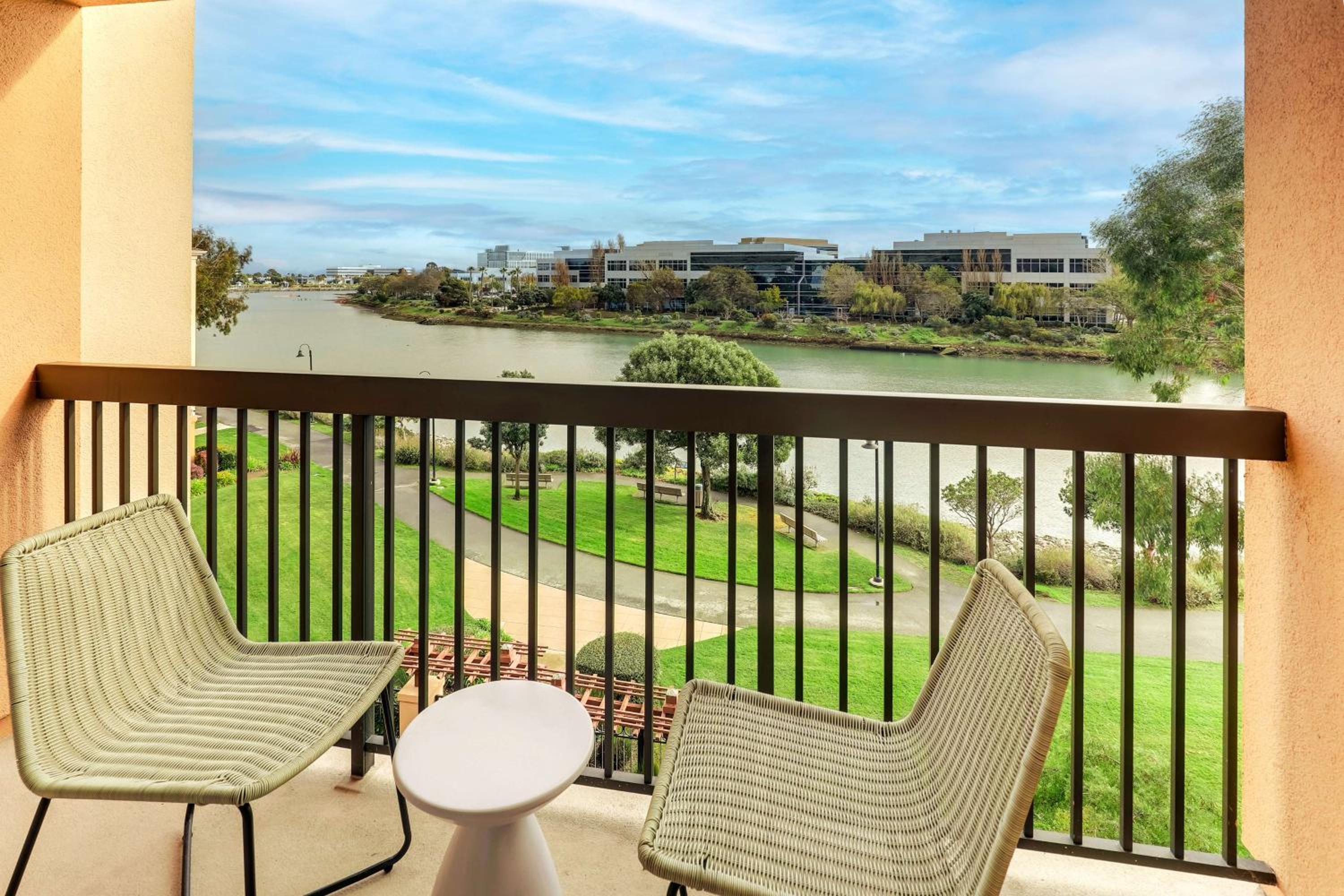 Water View Guestroom King - Photo 12