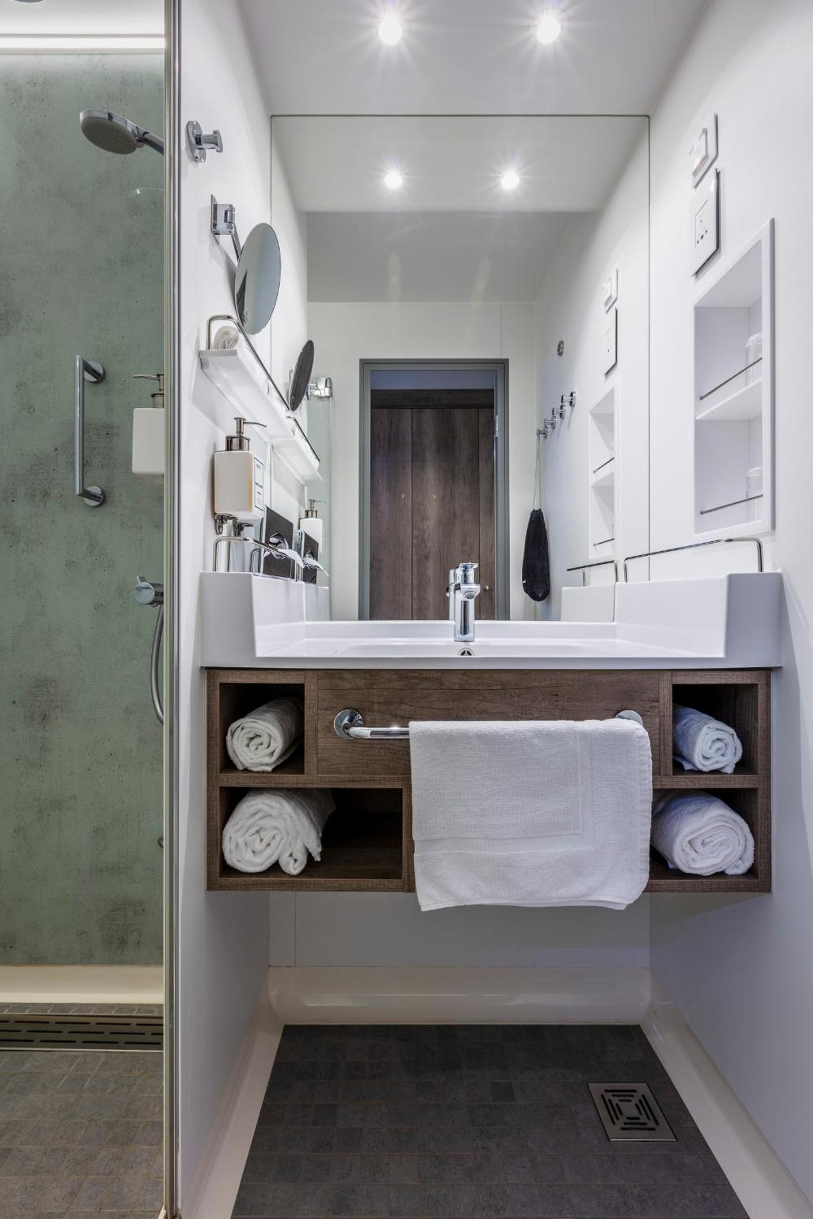 Standard Room - Photo 11