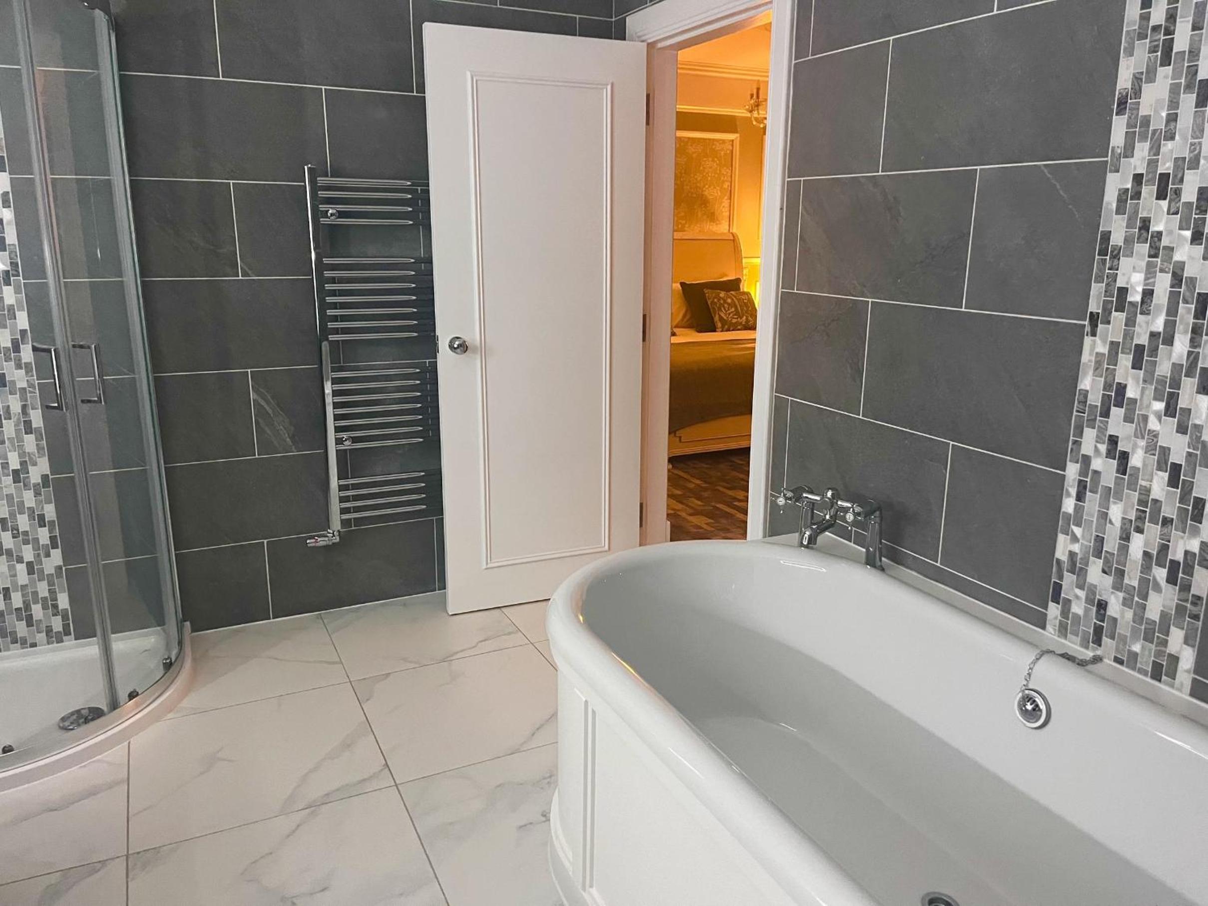 Superior King Suite - Photo 3