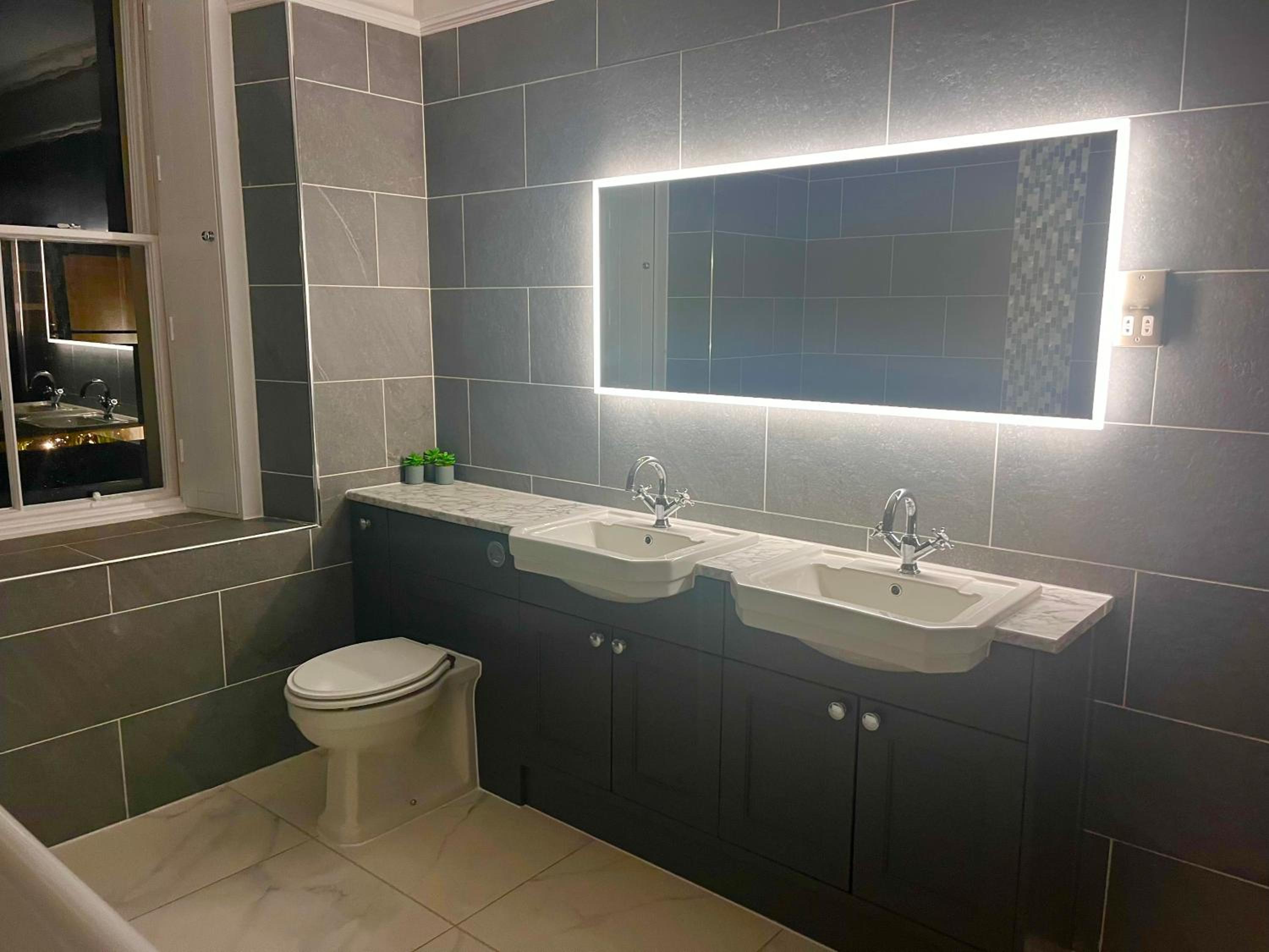Superior King Suite - Photo 2