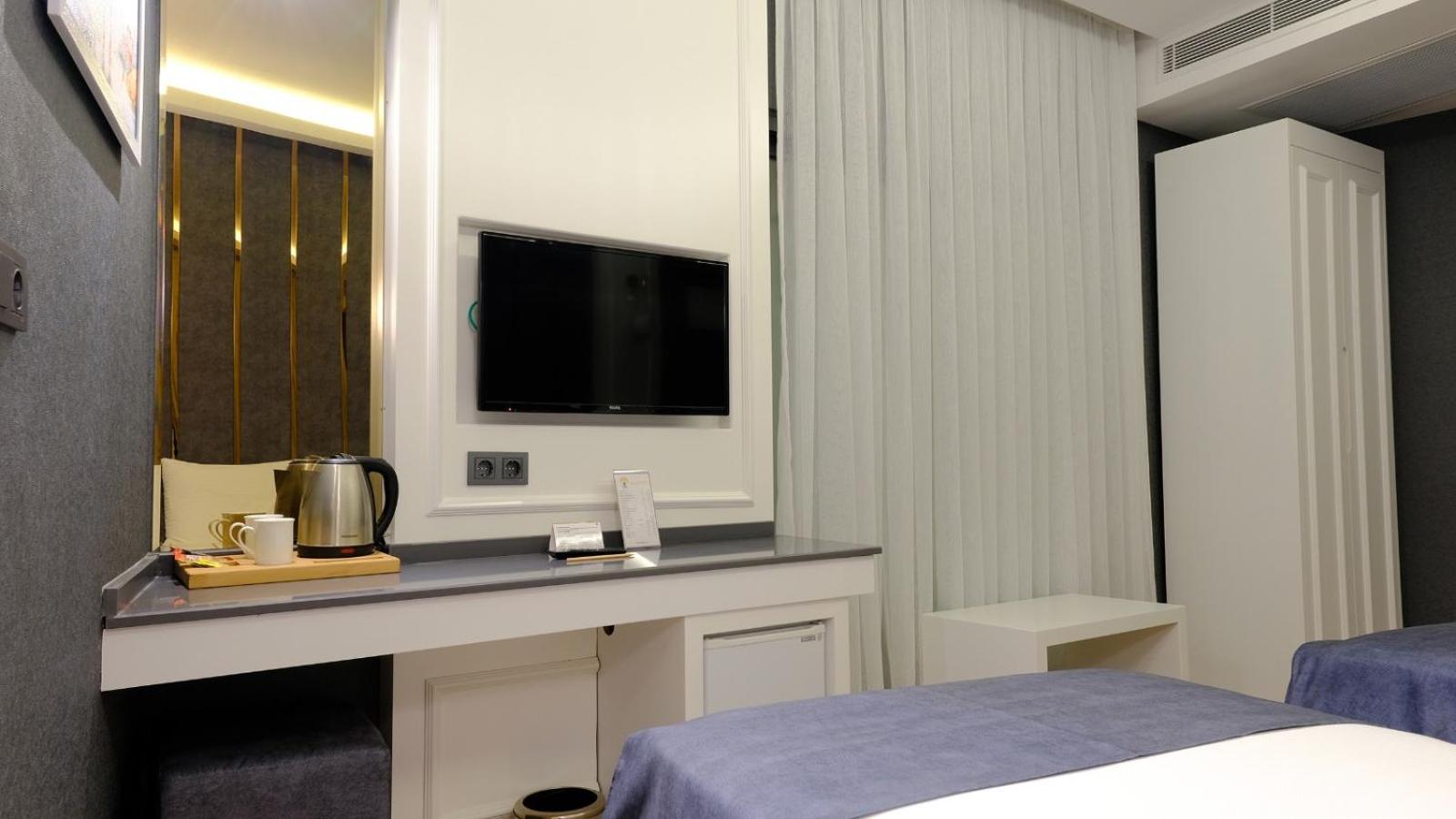 Budget Double or Twin Room without Windows thumbnail 5