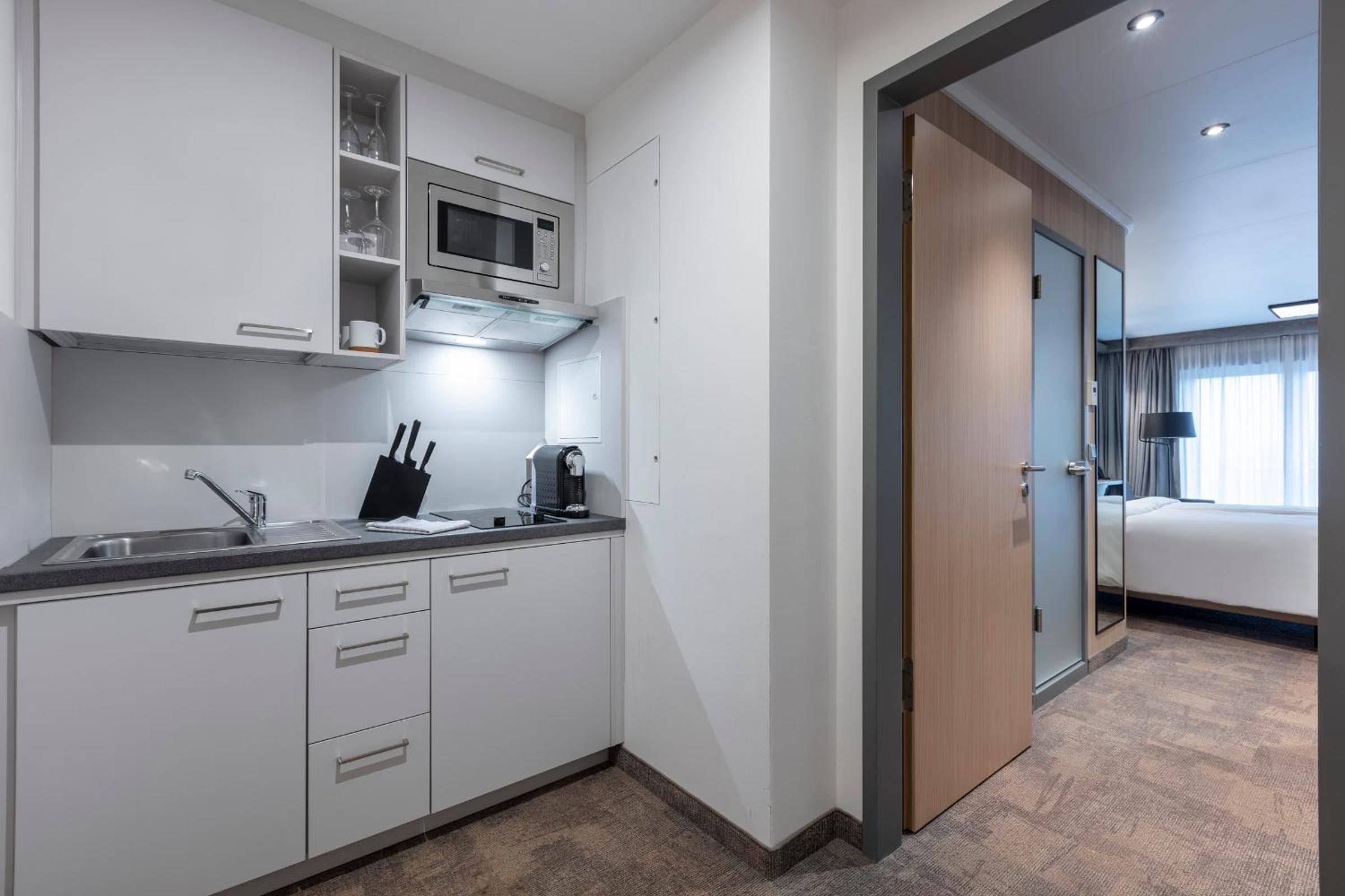 Standard Room - Kitchenette - Photo 16