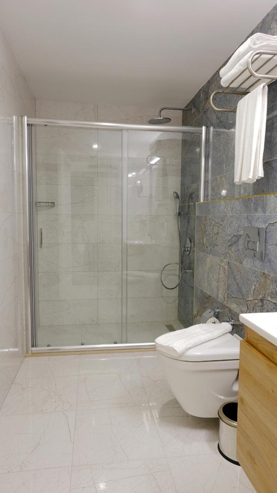 Budget Double or Twin Room without Windows thumbnail 6