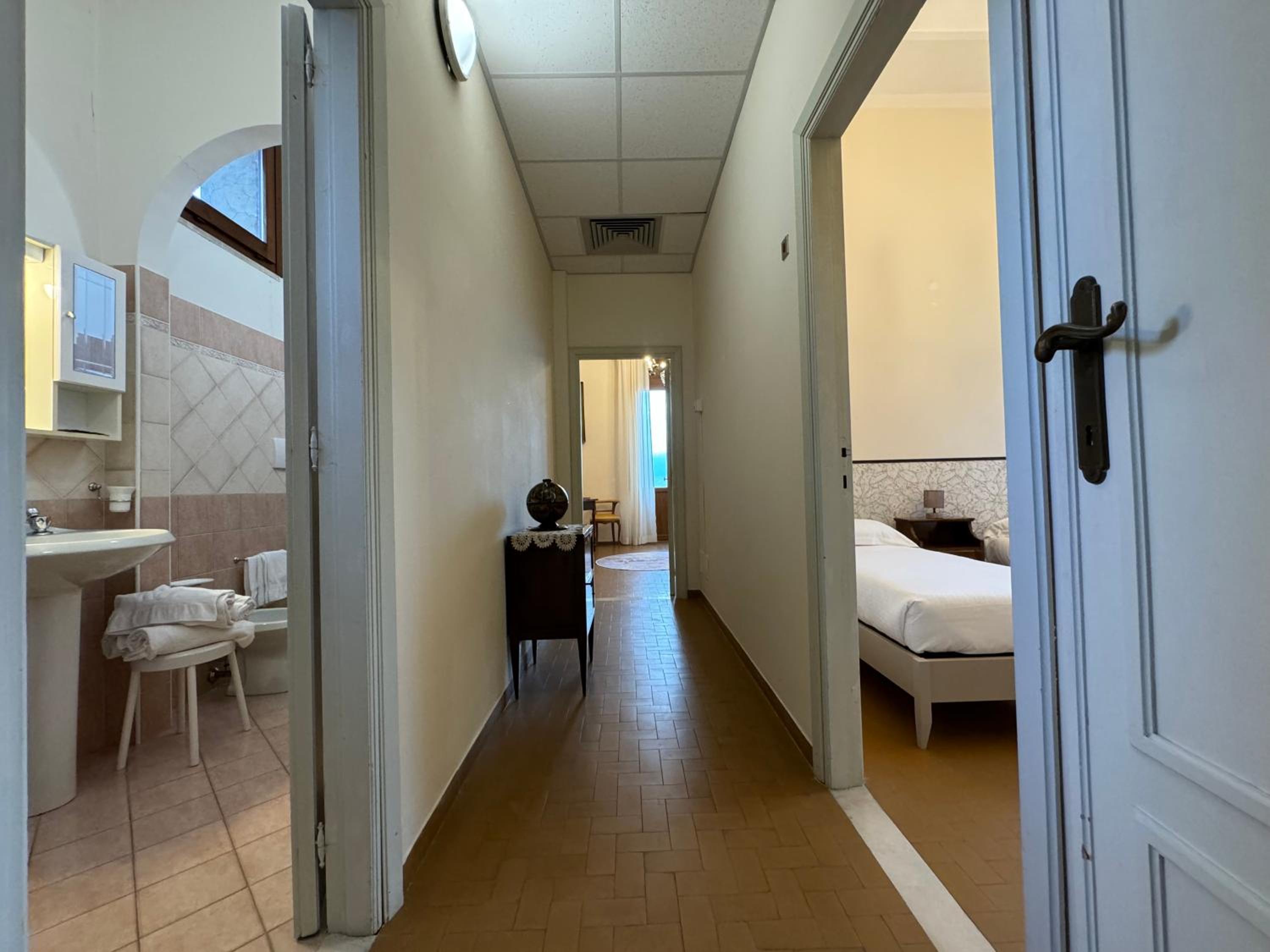 Suite with Terrace - Photo 3