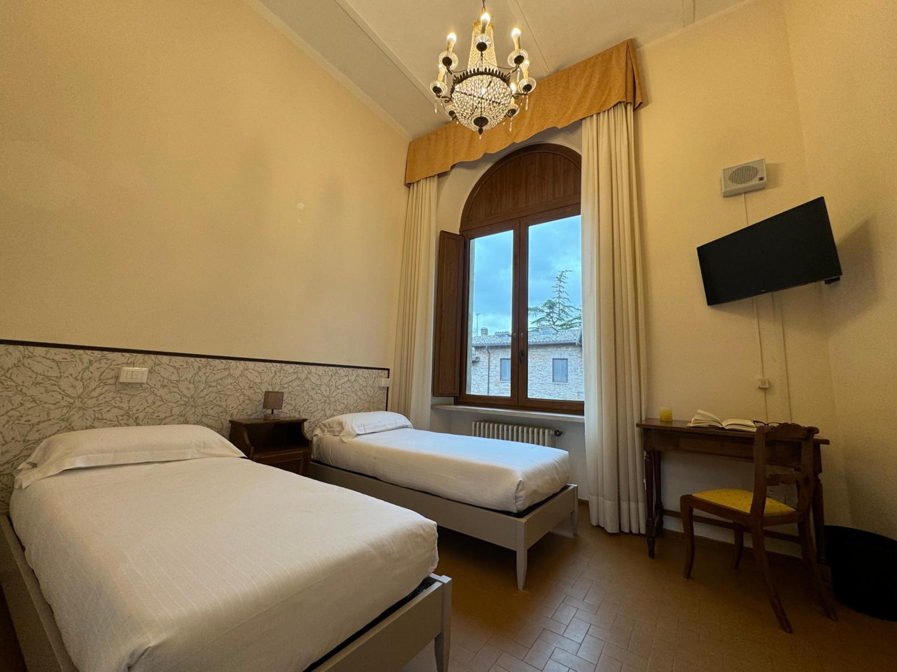 Suite with Terrace - Photo 8