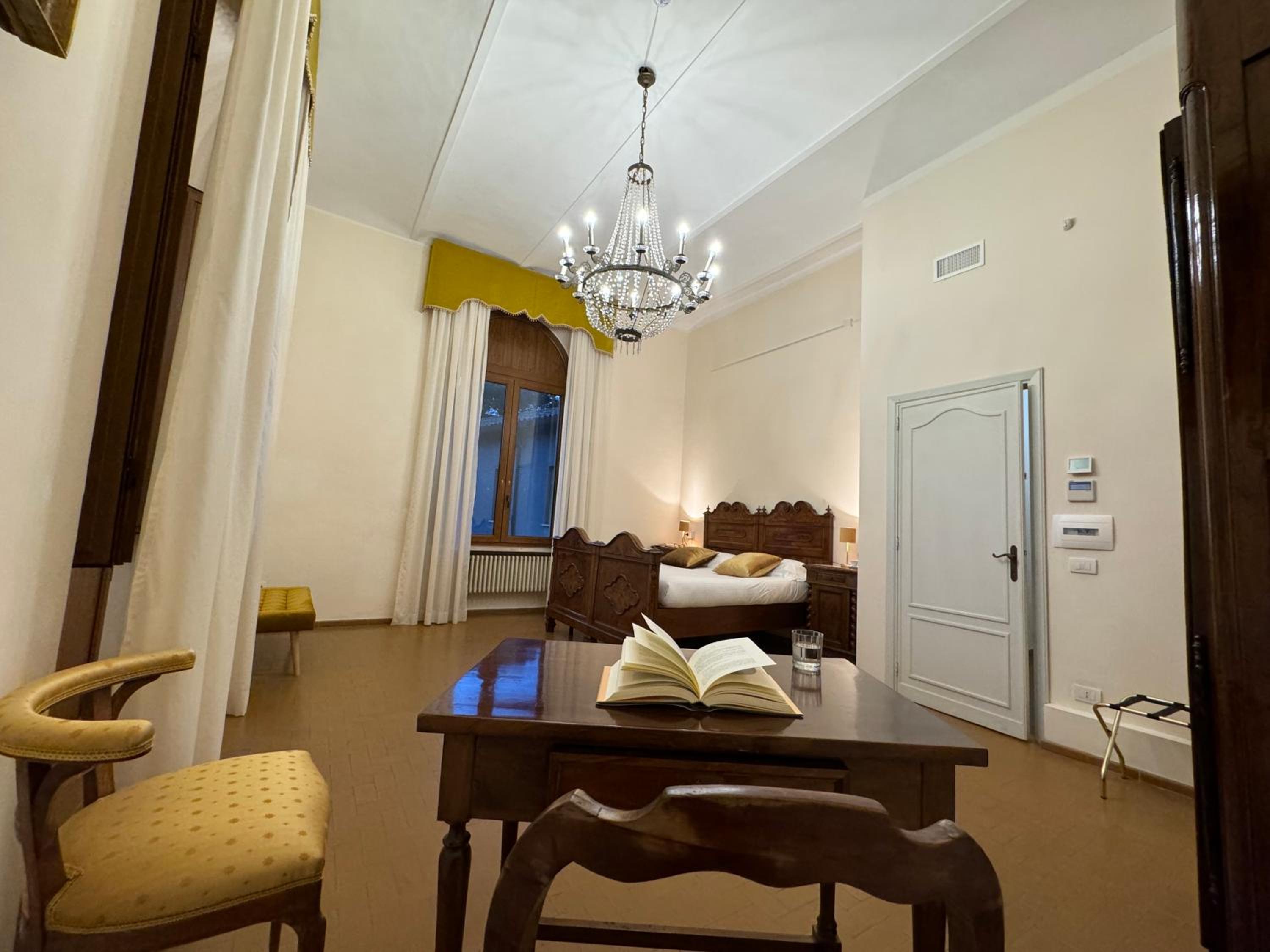 Suite with Terrace - Photo 11