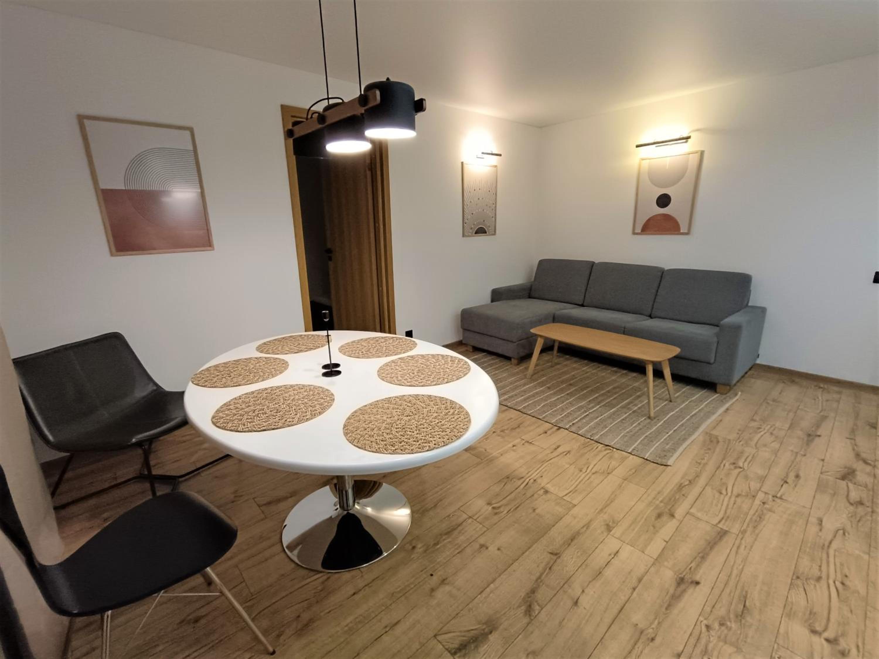 One-Bedroom Apartment photo 1