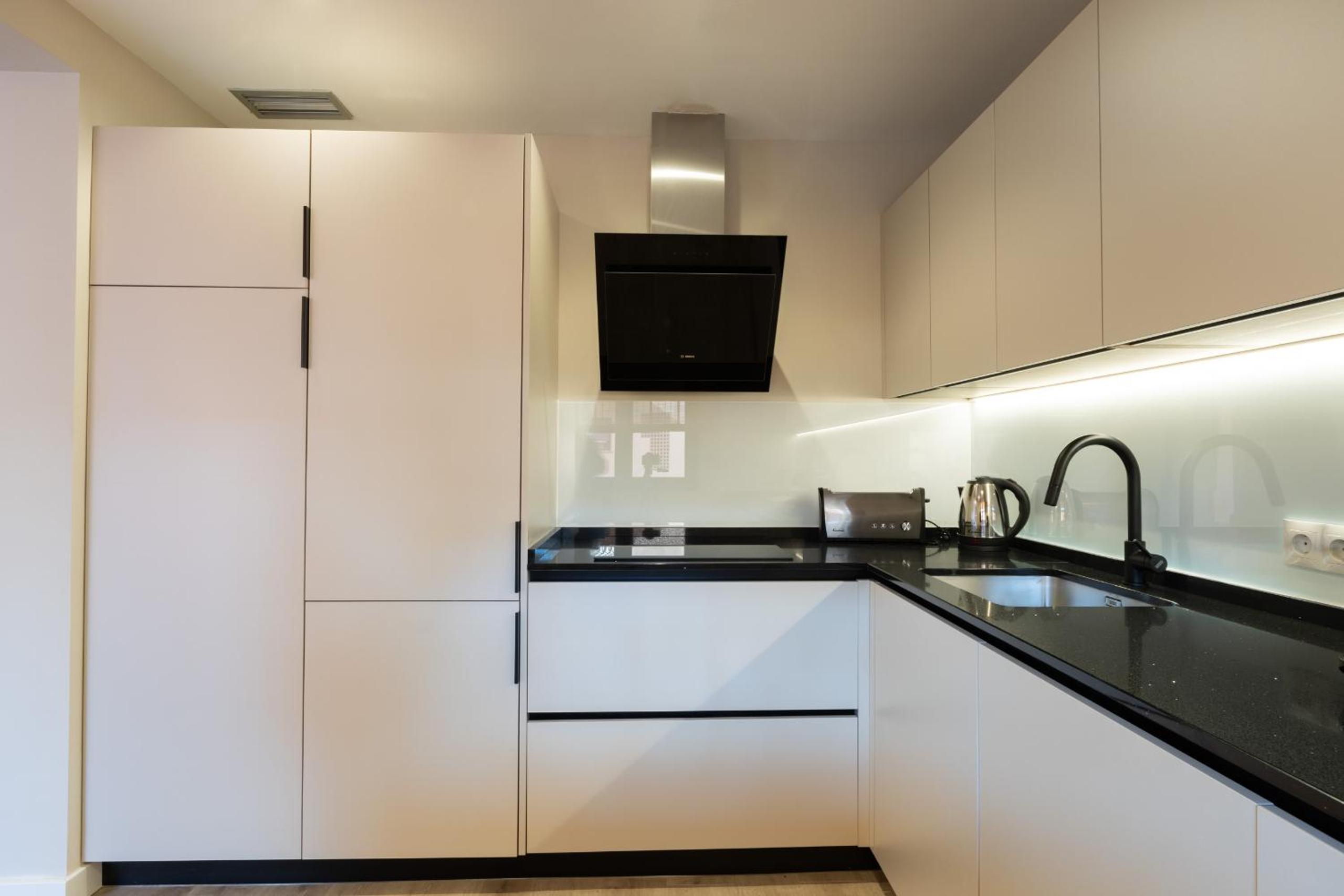 PREMIUM ONE BEDROOM APARTMENT WITH VIEWS photo 3