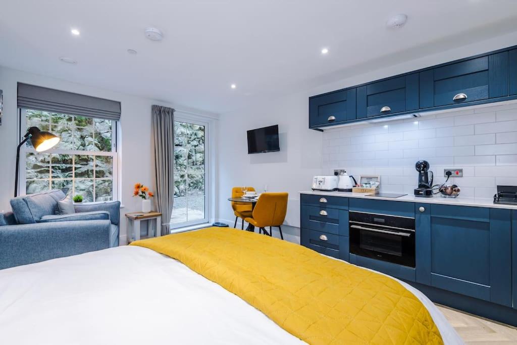 Studio Apartment photo 2