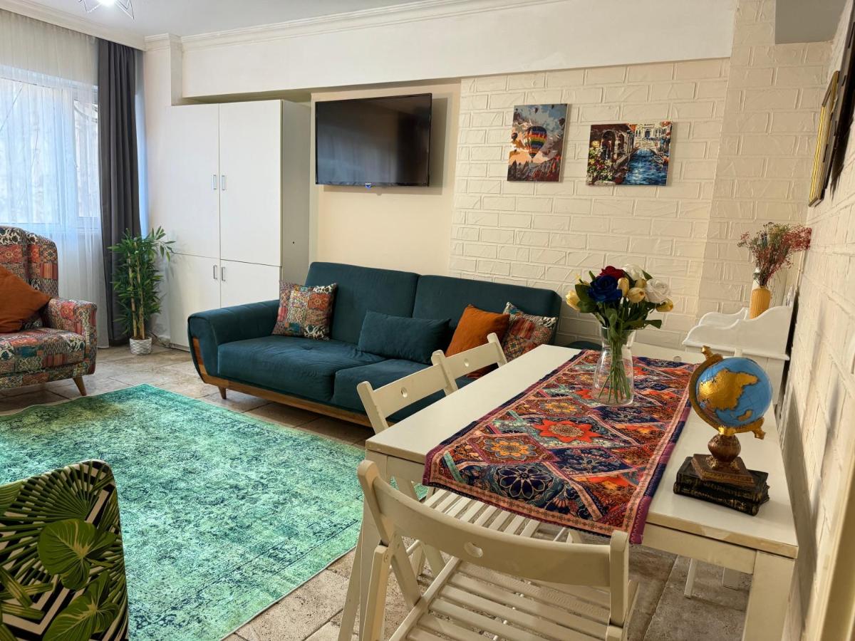 One-Bedroom Apartment photo 1