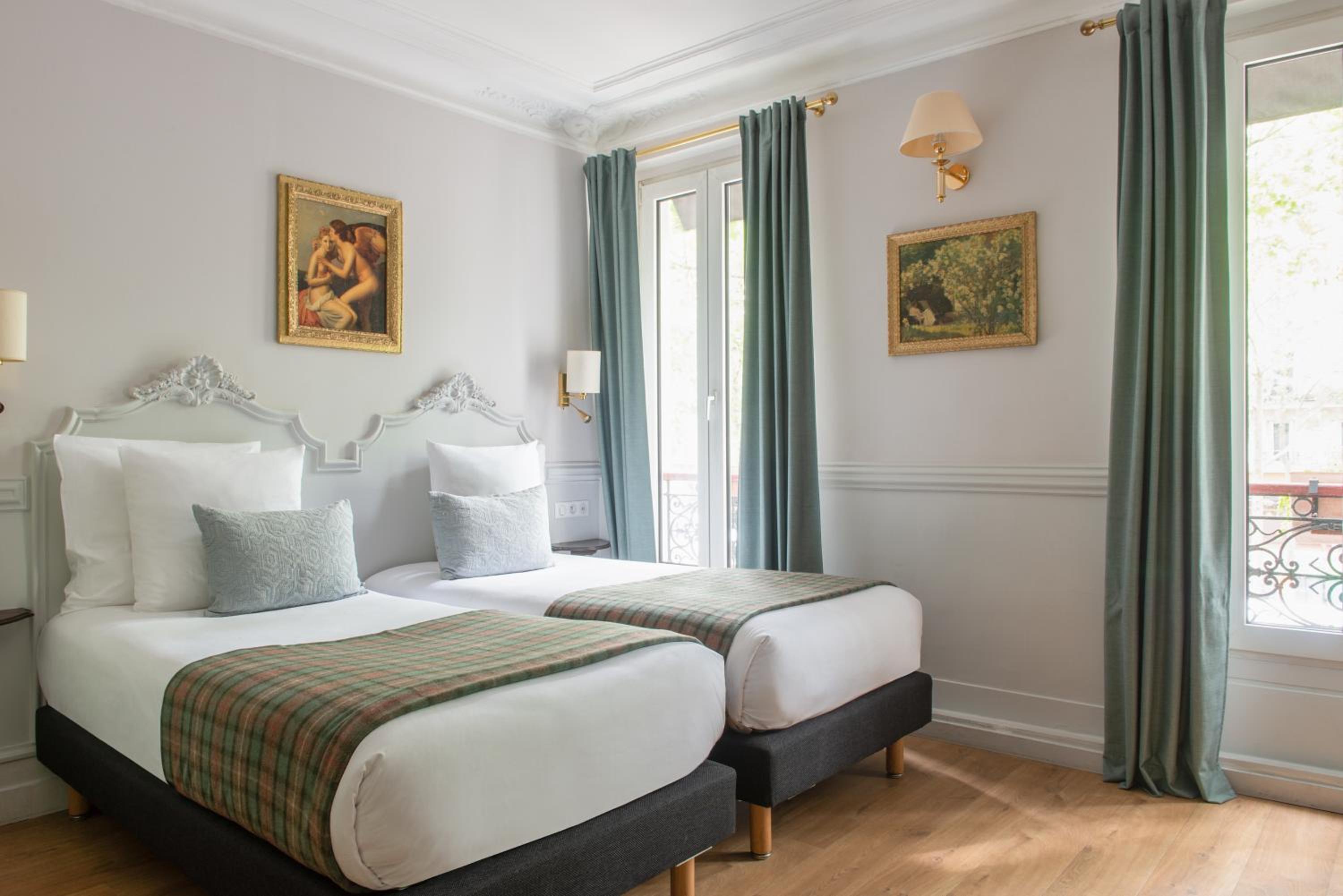 Twin Premium Room  photo 3