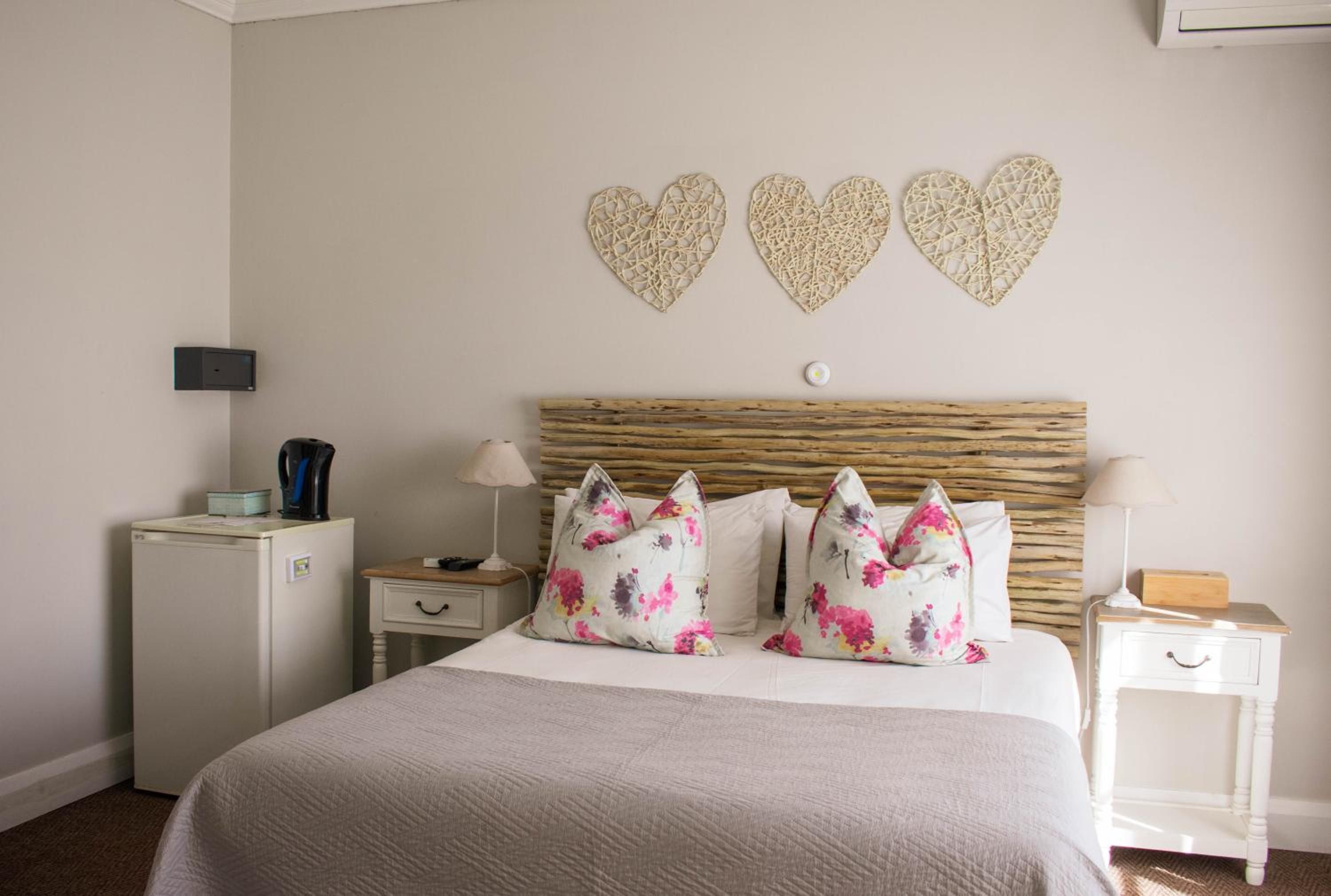Deluxe Queen Room - Photo 14
