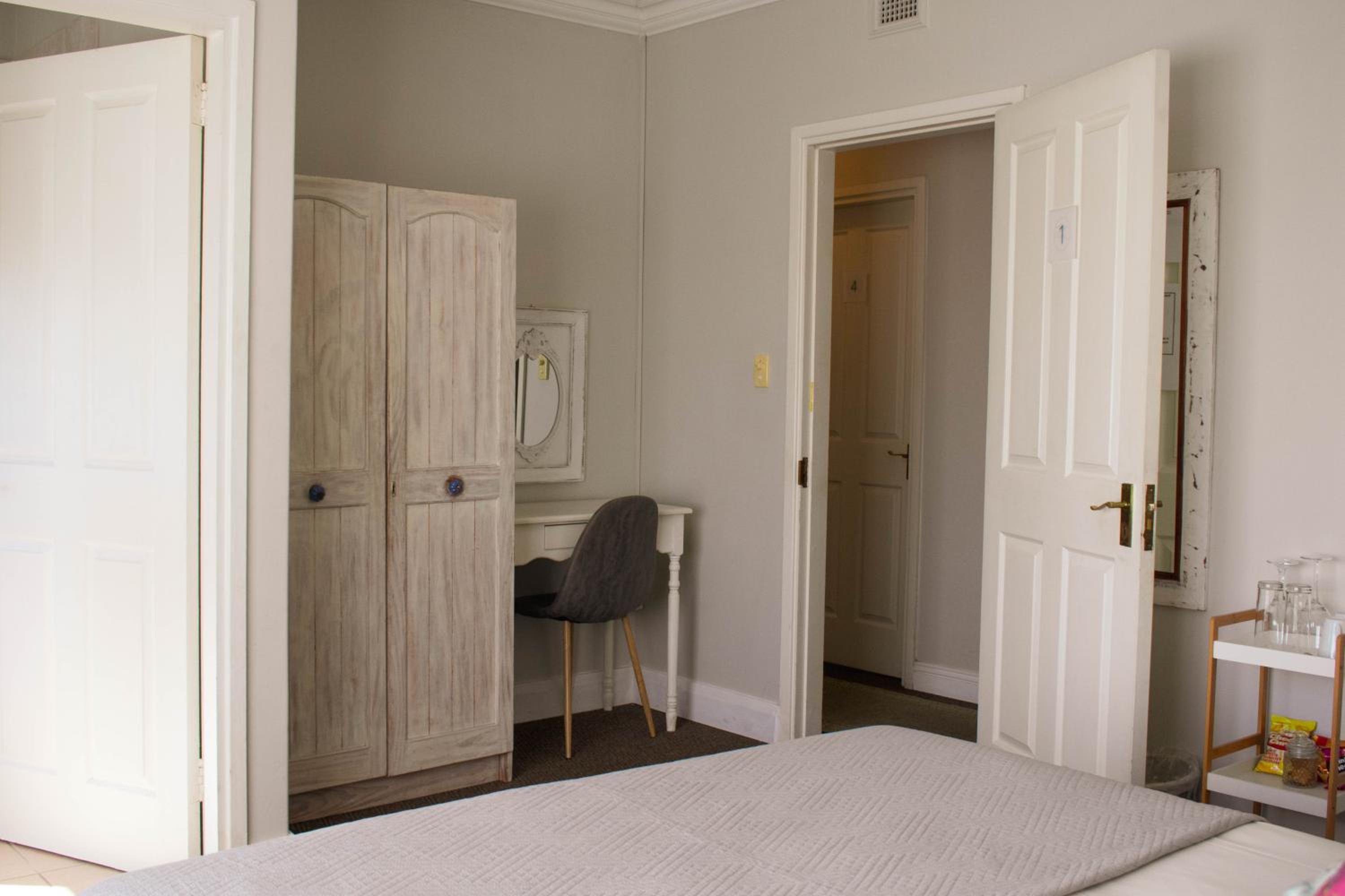 Deluxe Queen Room - Photo 4