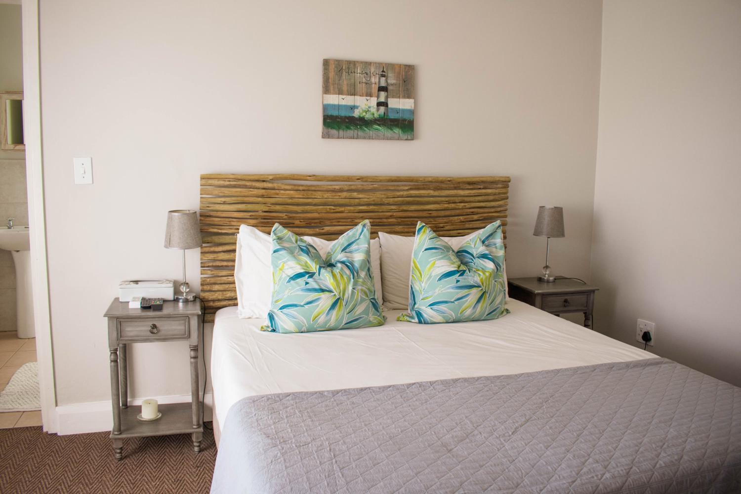 Deluxe Queen Room - Photo 7