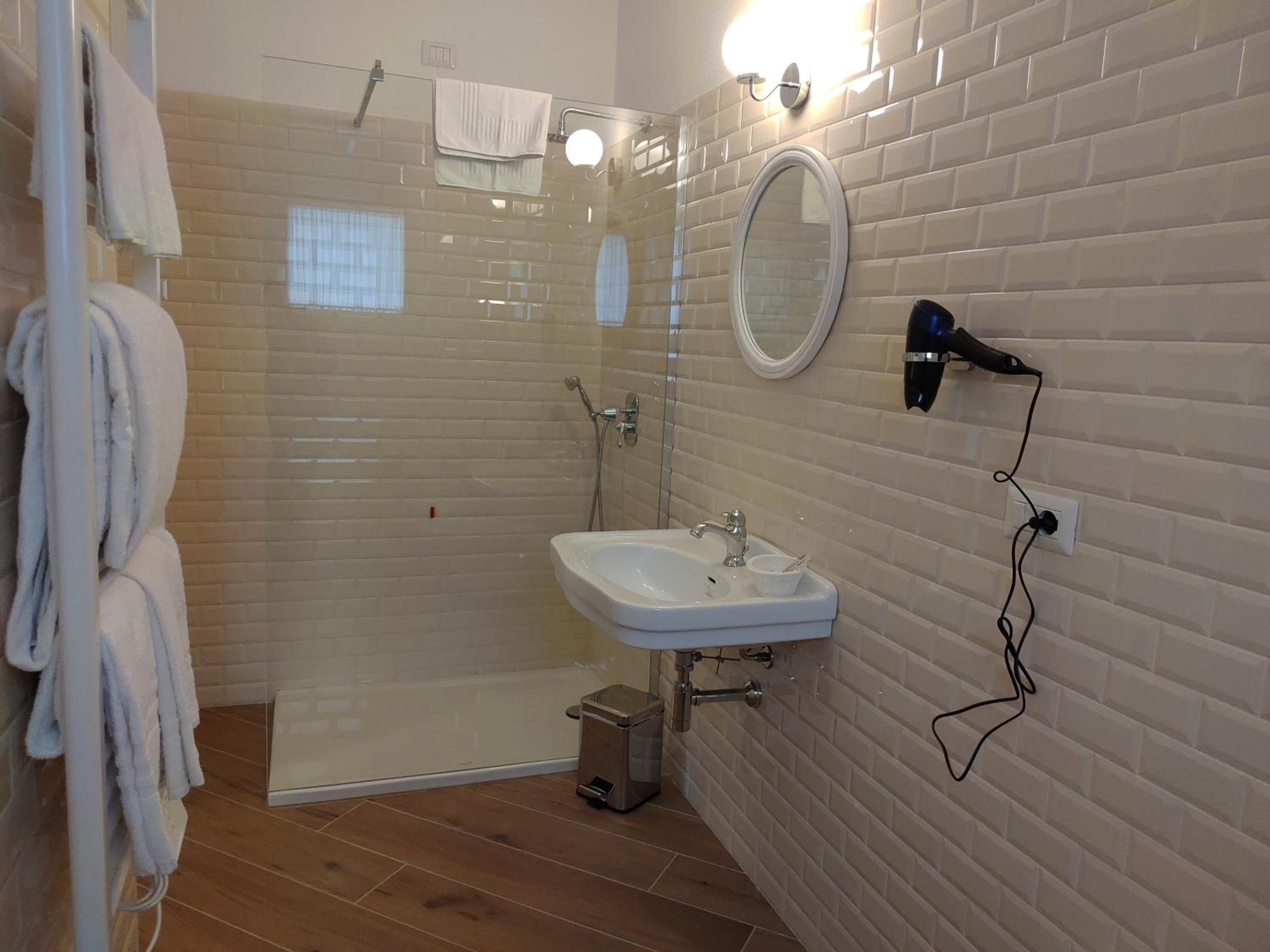 Double Room with Garden View - Photo 6