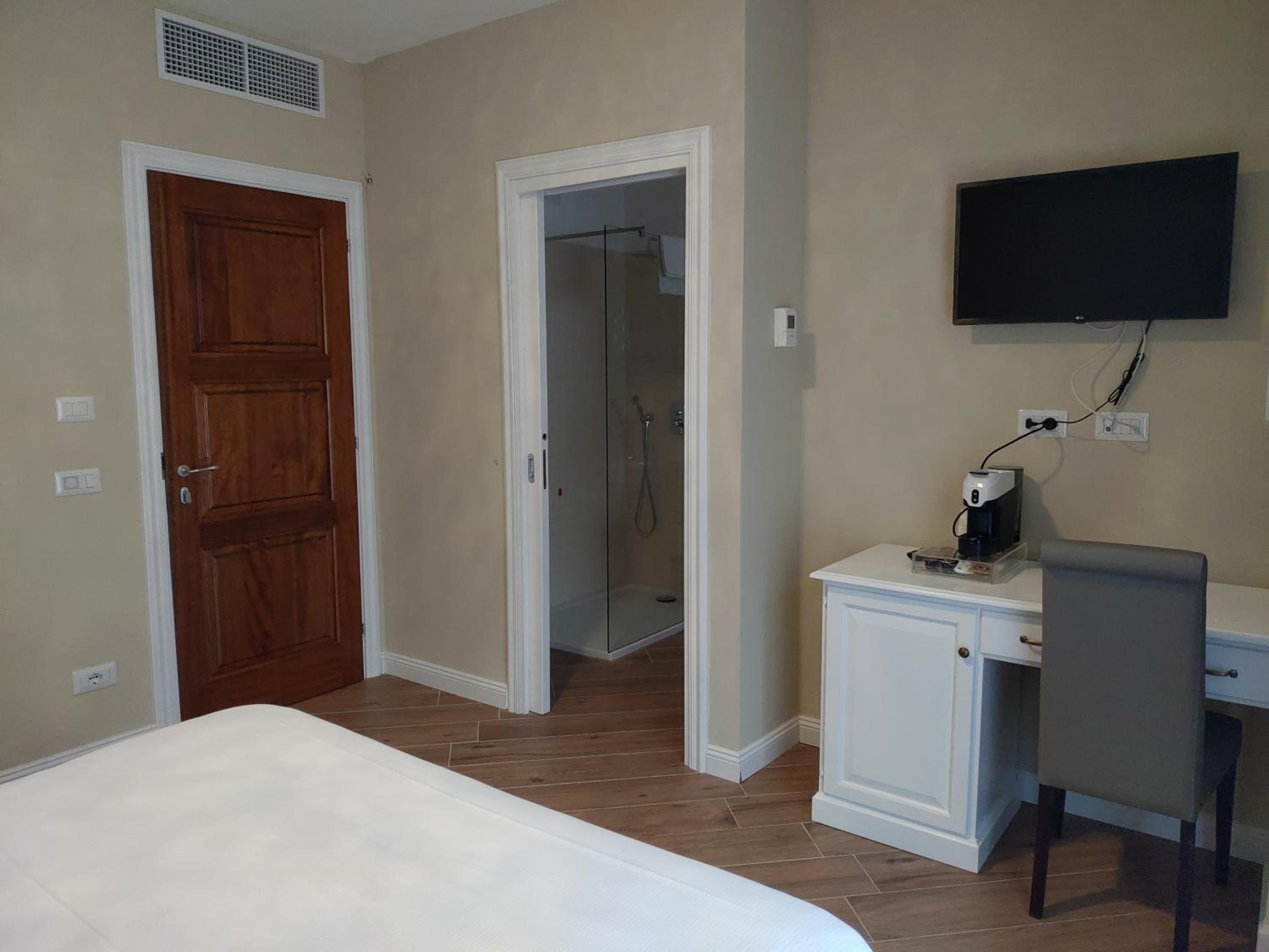 Double Room with Garden View - Photo 4