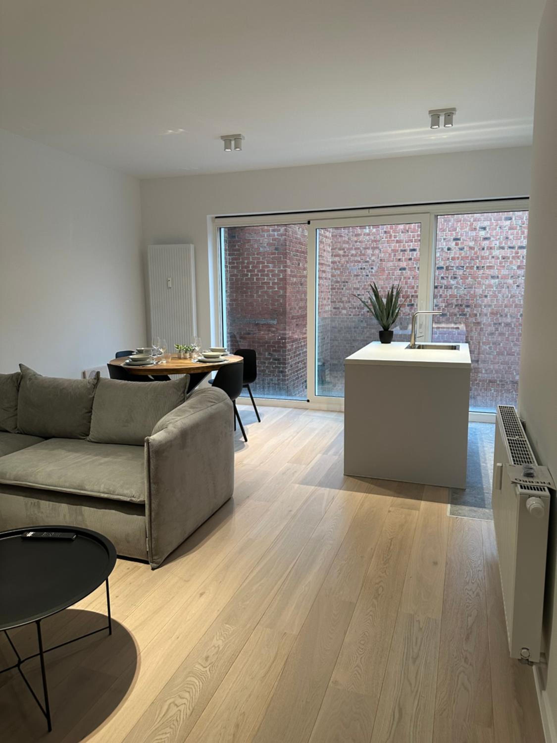One-Bedroom Apartment photo 1