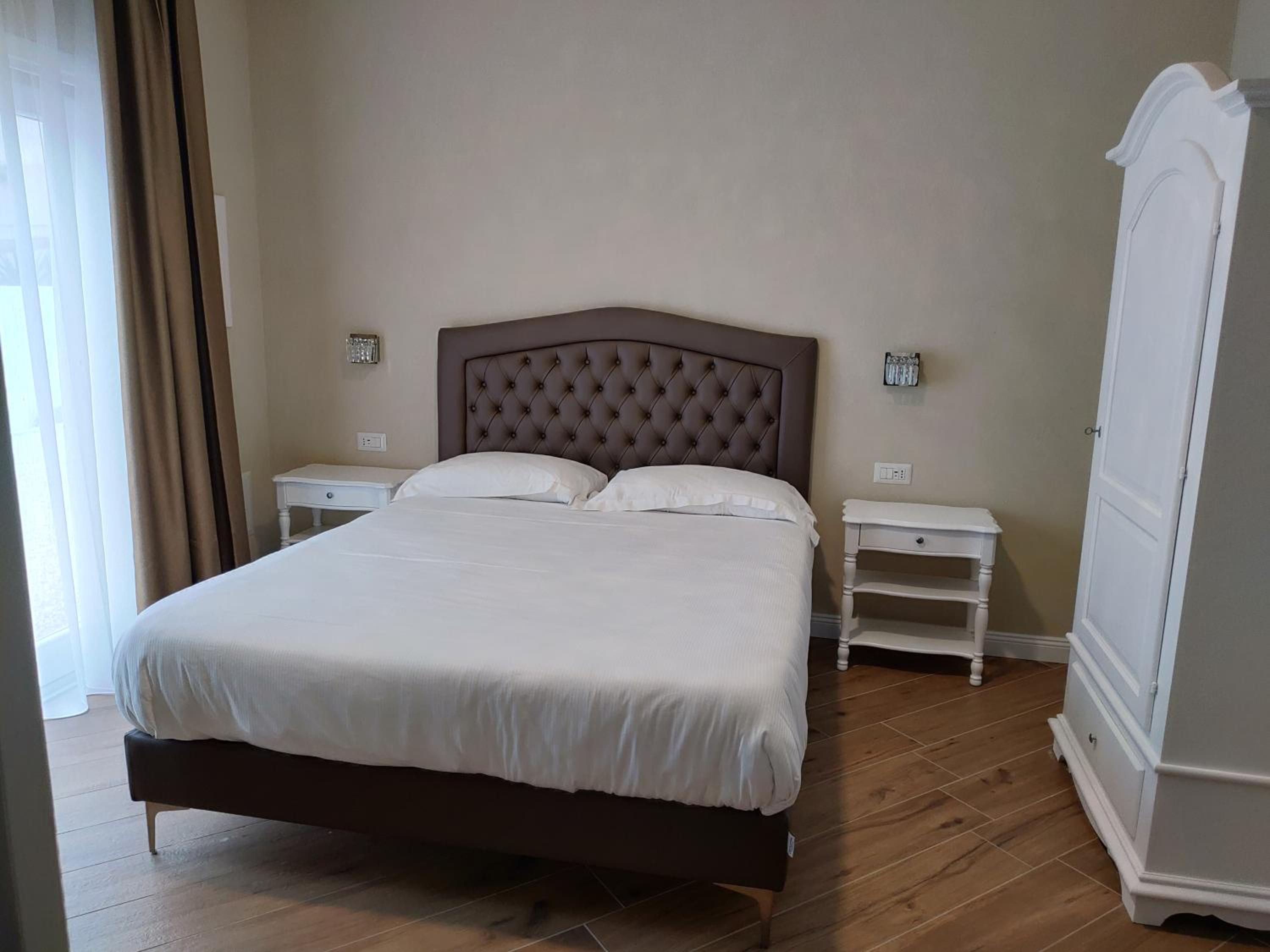 Double Room with Garden View - Photo 2