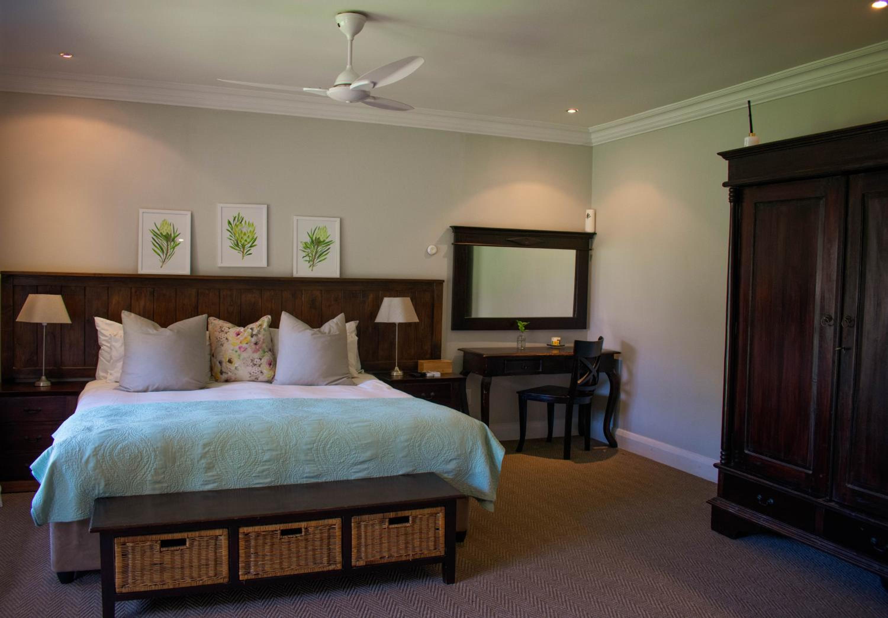 Standard Family Room - Photo 4