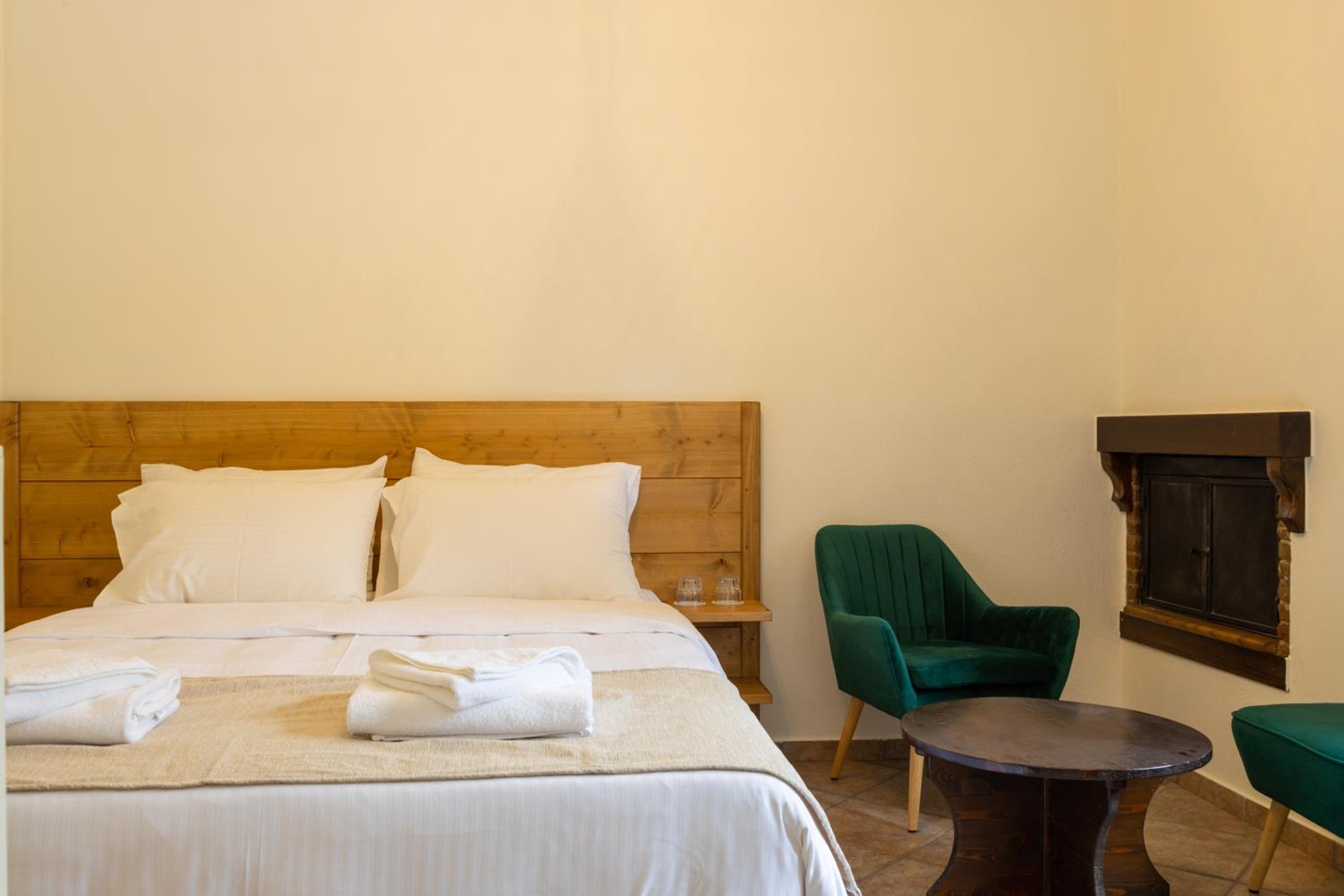 Deluxe King Room photo 1
