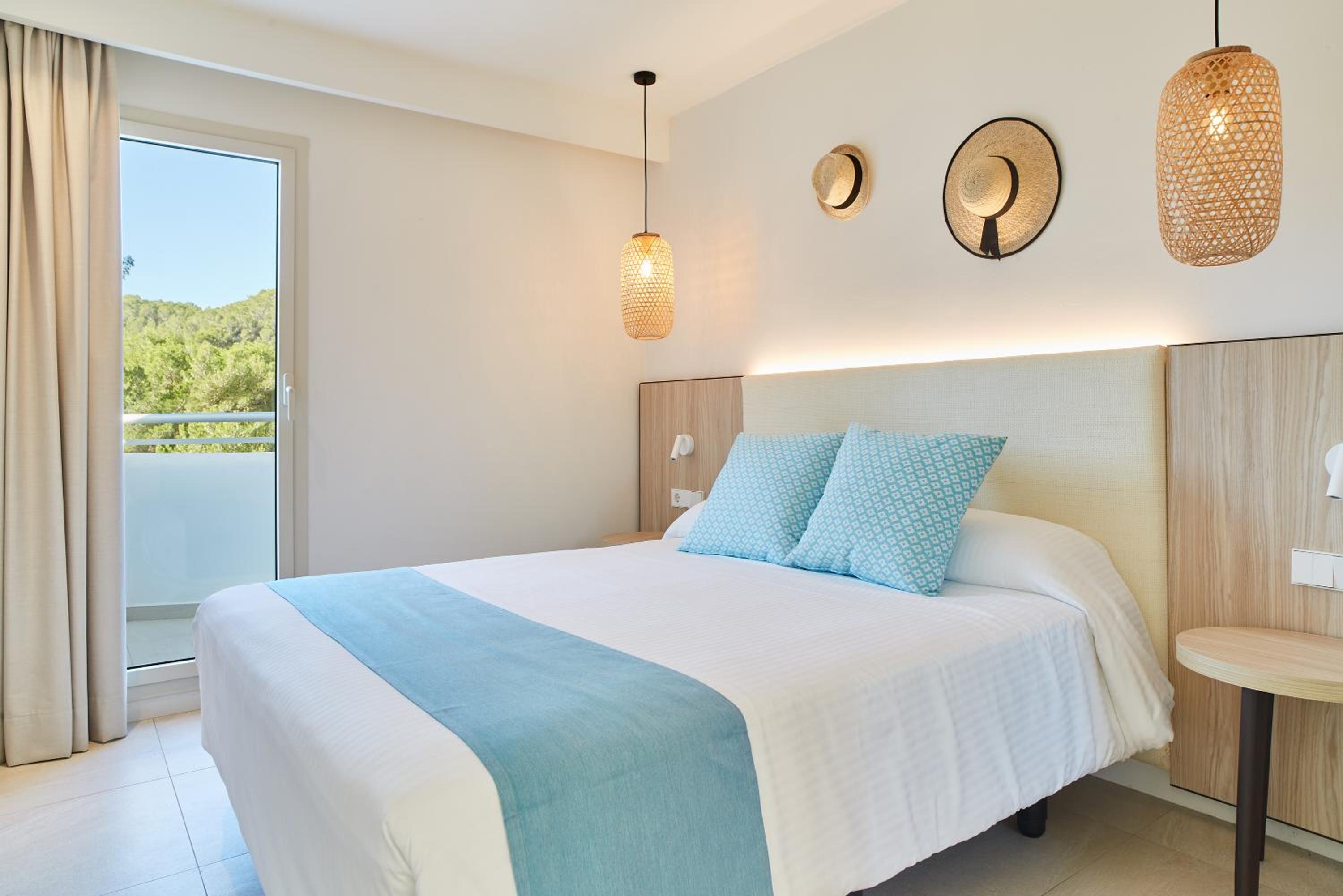 Apartamento de lujo de dos habitaciones con bañera de hidromasaje.