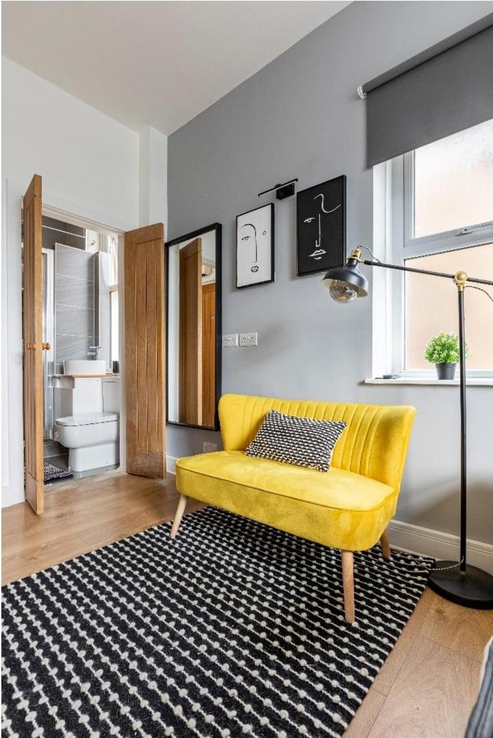 One-Bedroom Apartment photo 2