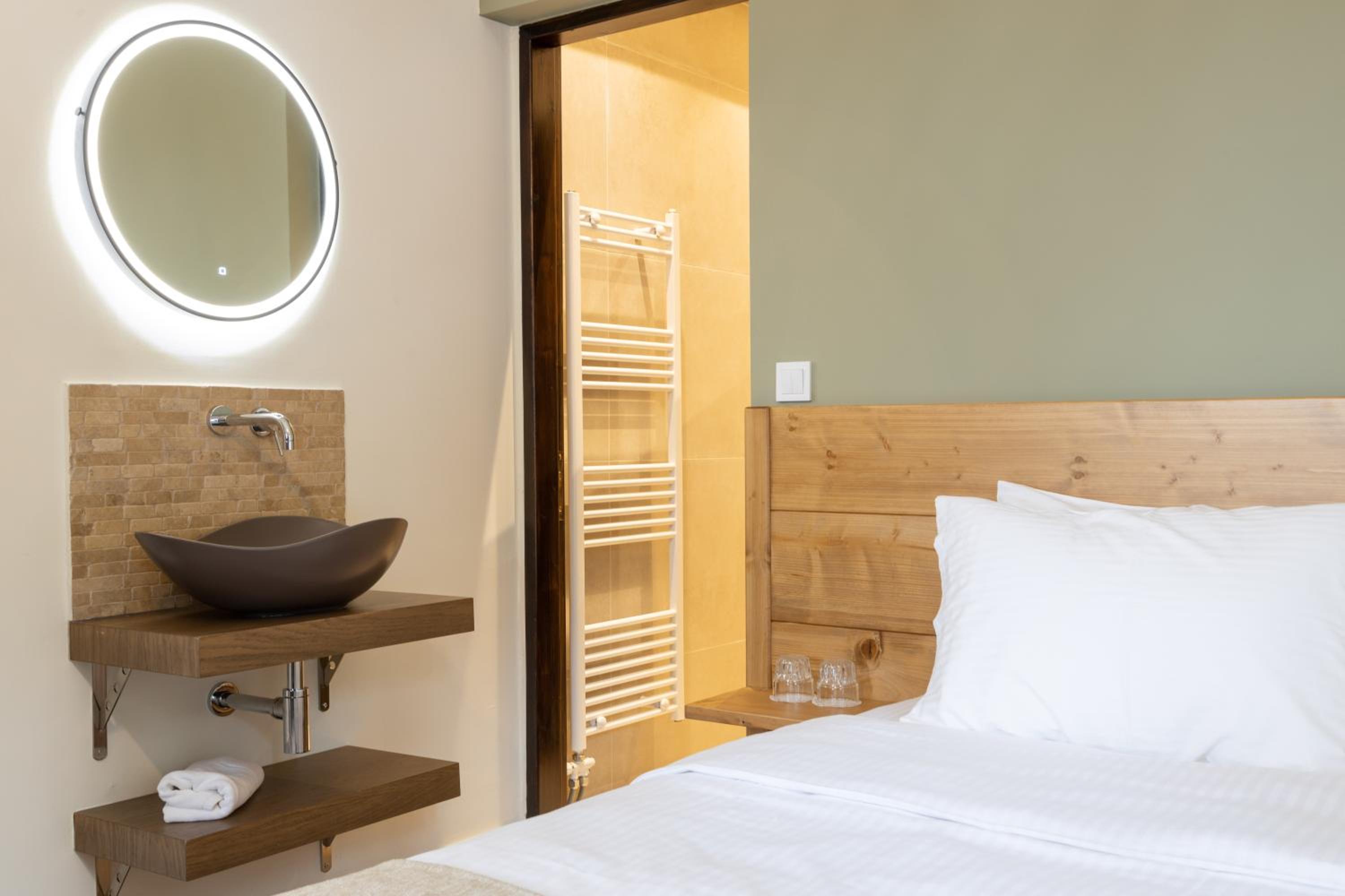 Deluxe Double Room - Photo 4