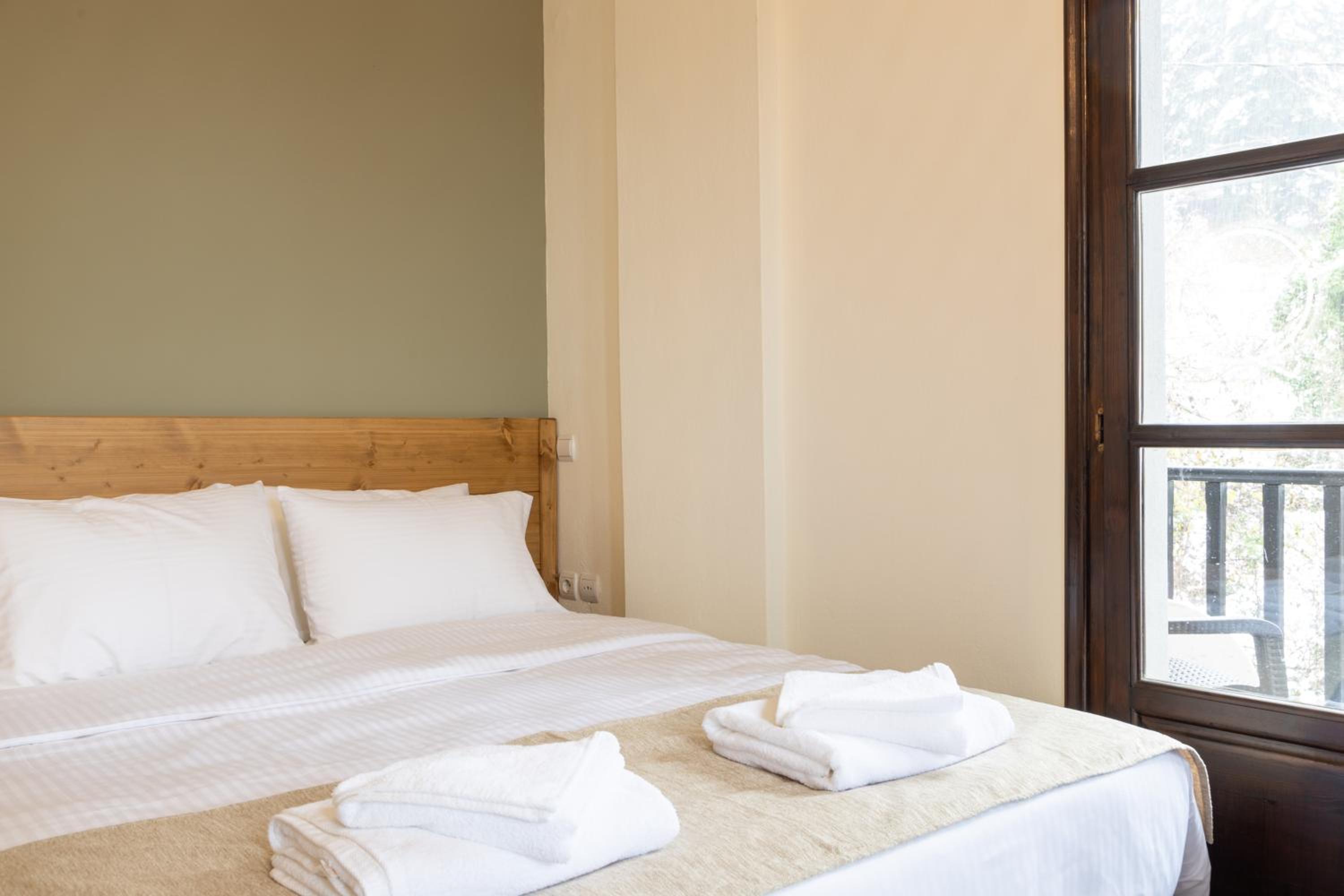 Deluxe Double Room - Photo 3