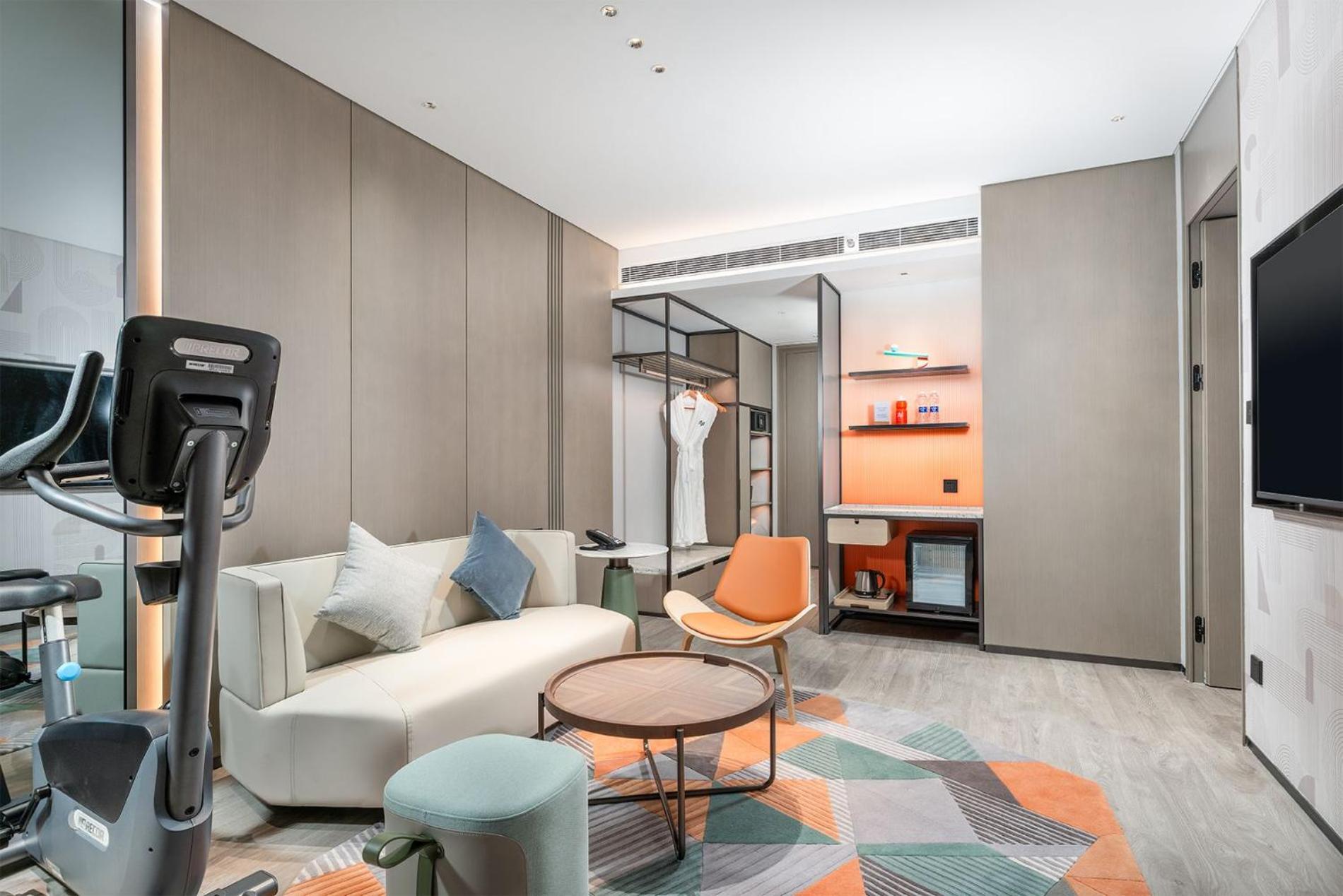 One-Bedroom King Suite with Sofa Bed photo 1