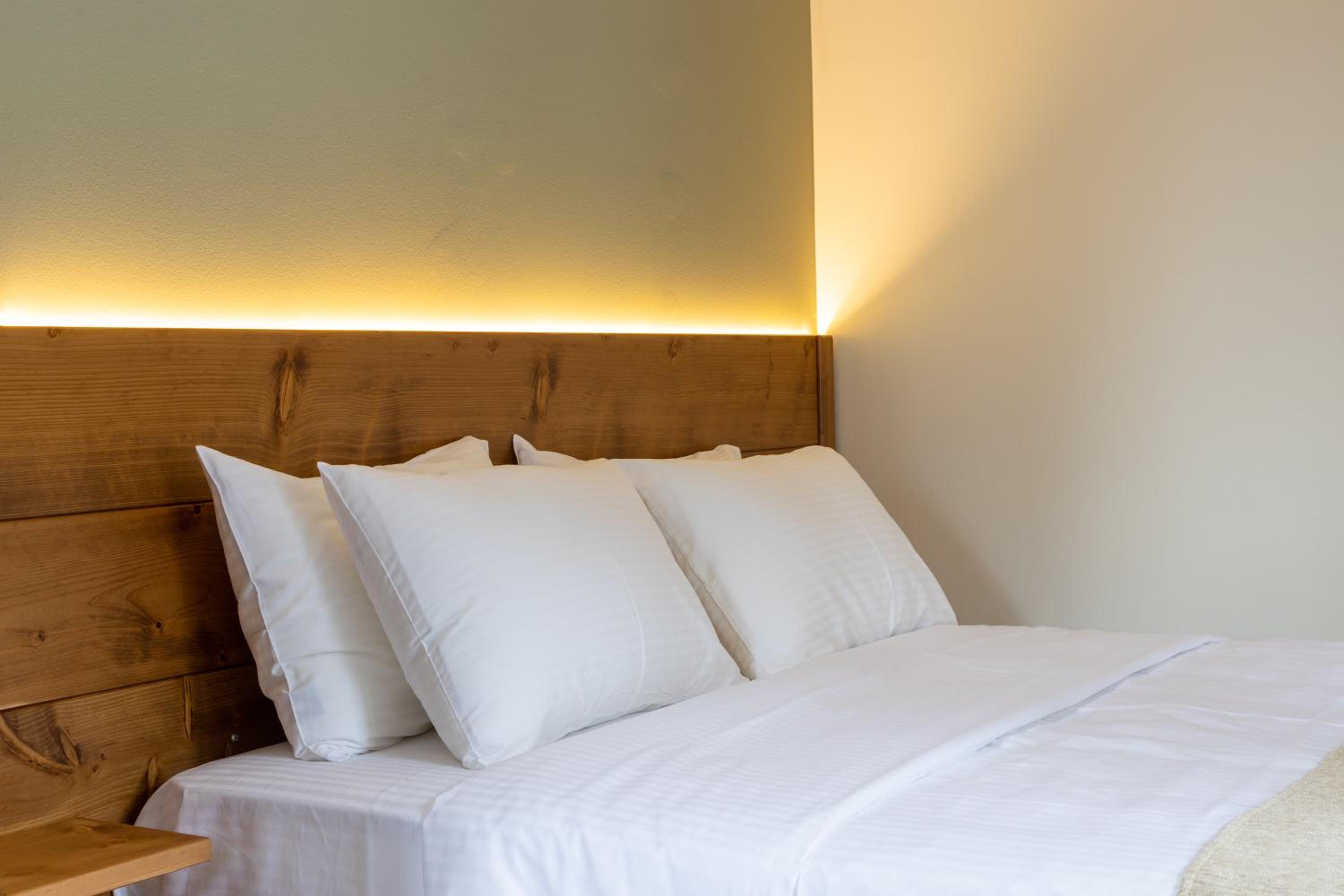 Deluxe King Room - Photo 1
