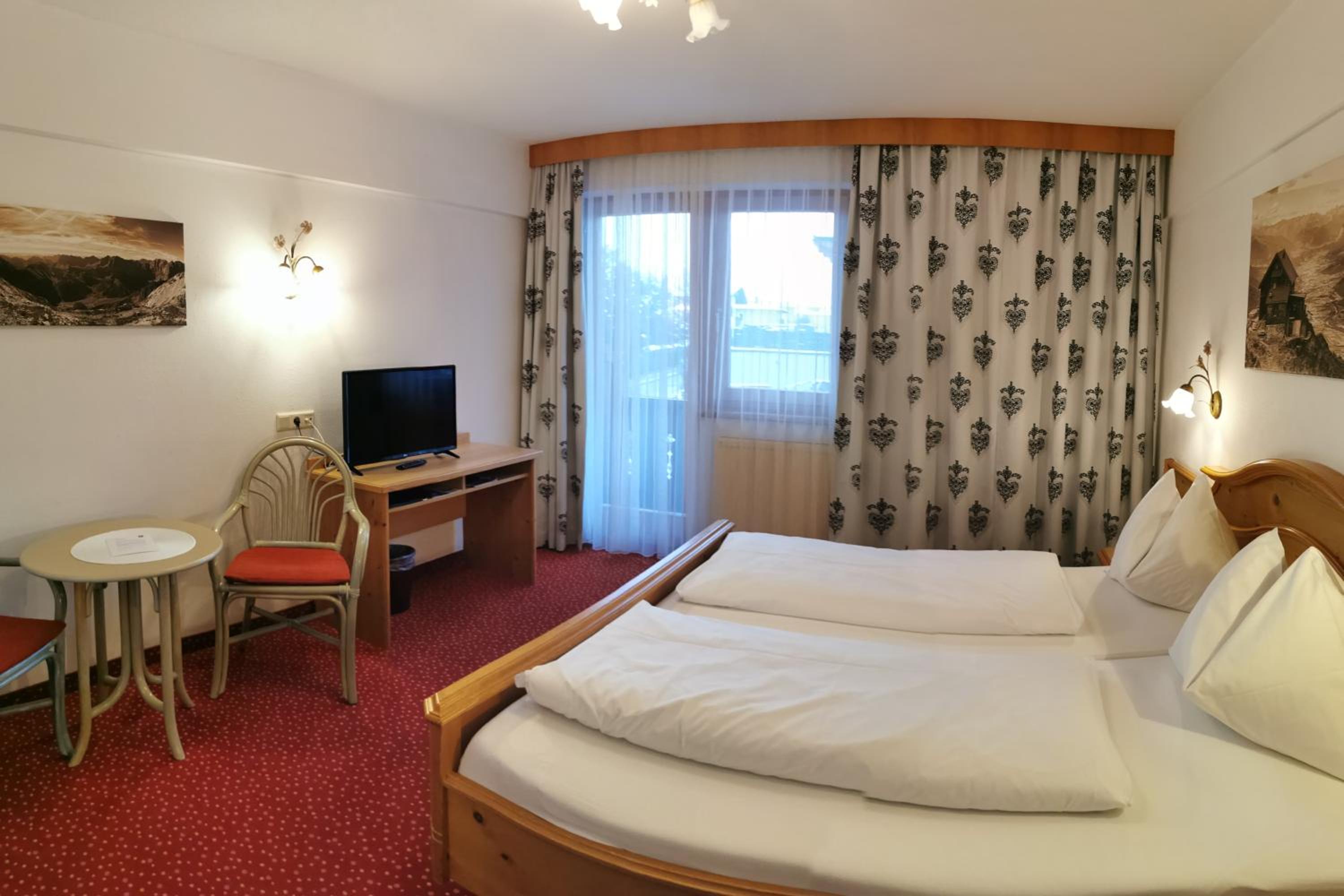 Double Room with Extra Bed - Photo 1
