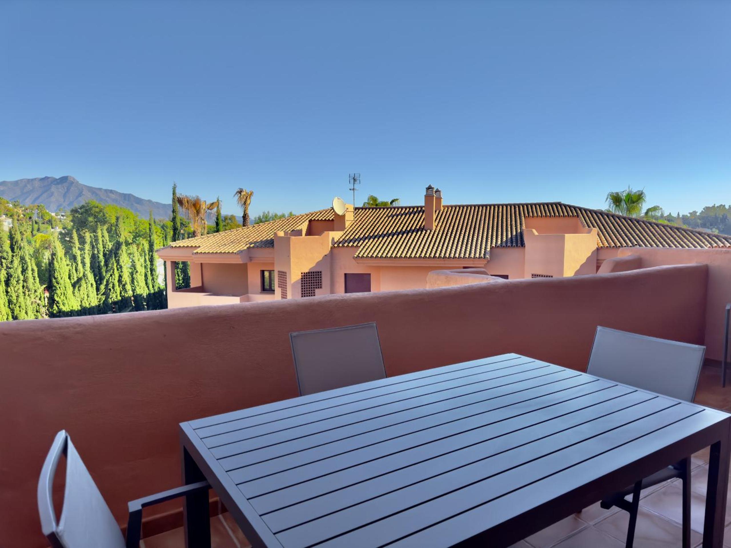 CLASSIC TWO BEDROOM APARTMENT WITH VIEWS