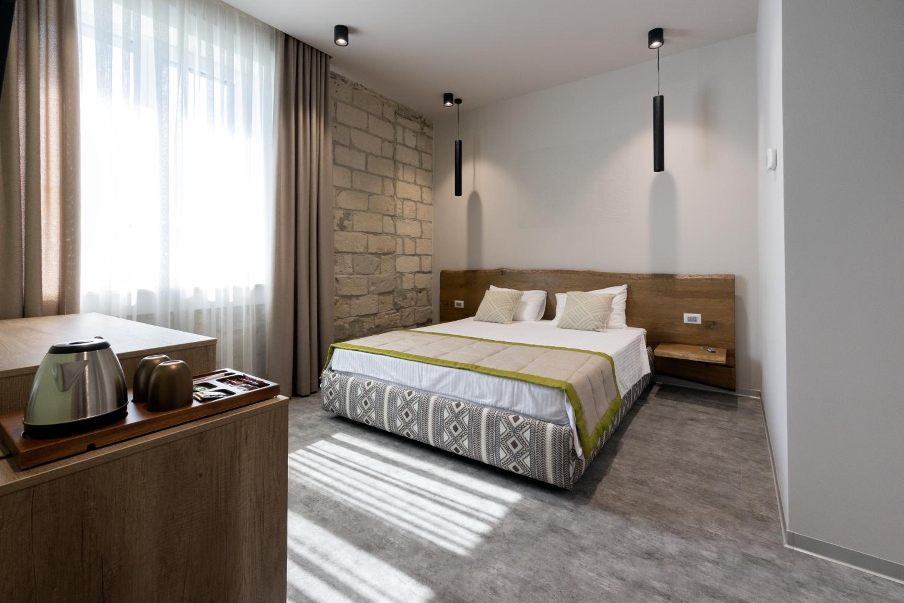 Standard Queen Room