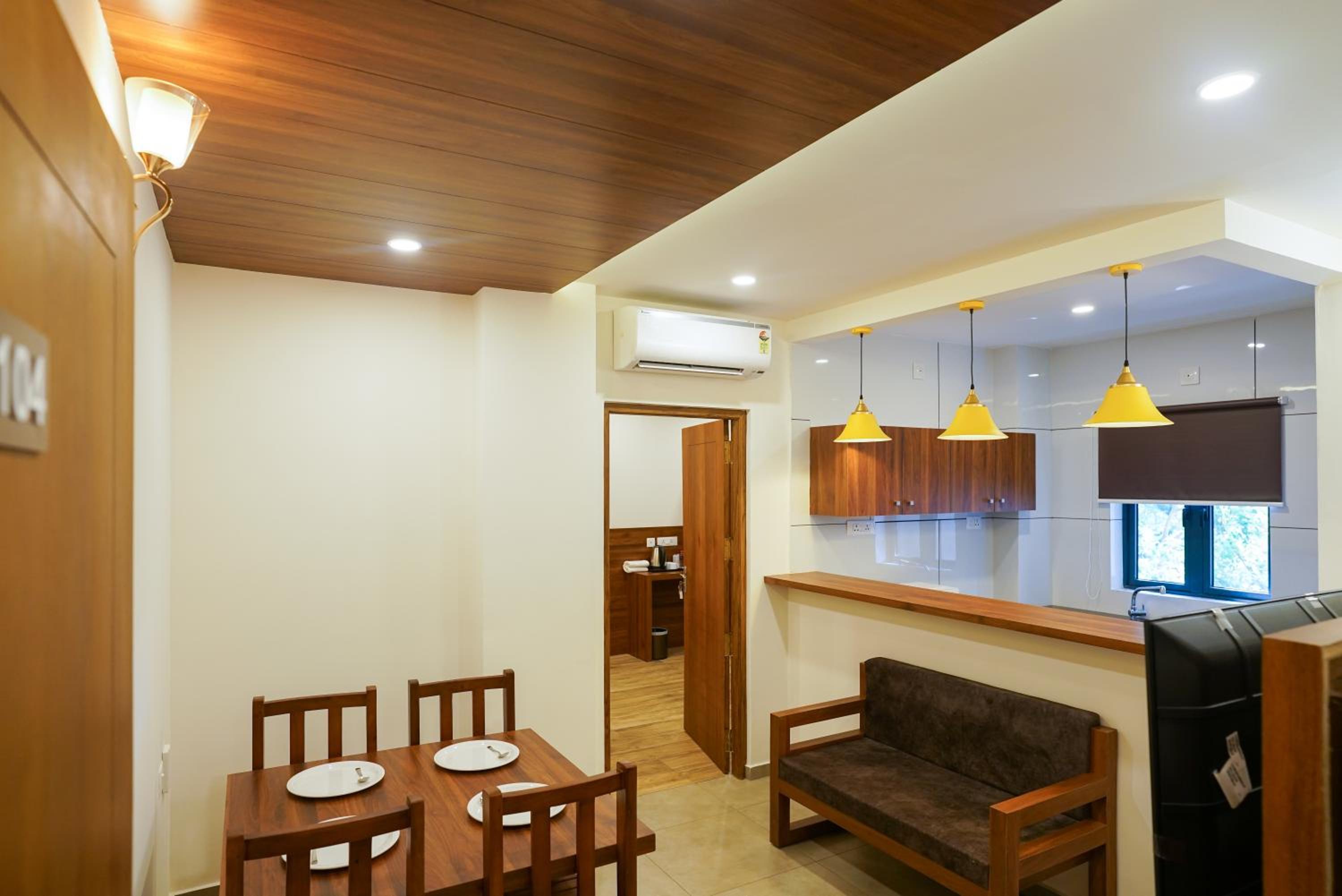 Deluxe Room - Photo 5